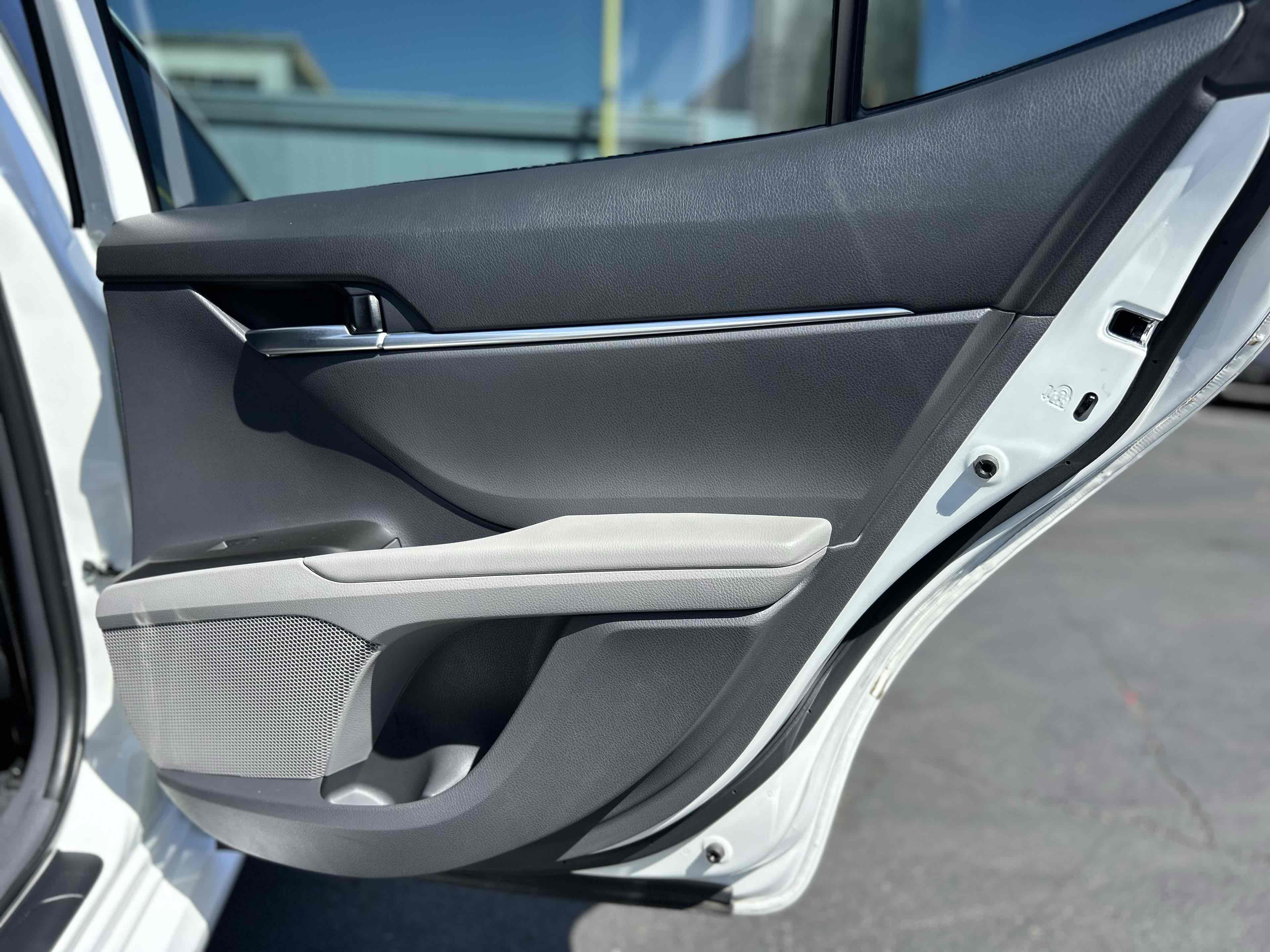 2023 Toyota Camry Hybrid LE photo 23