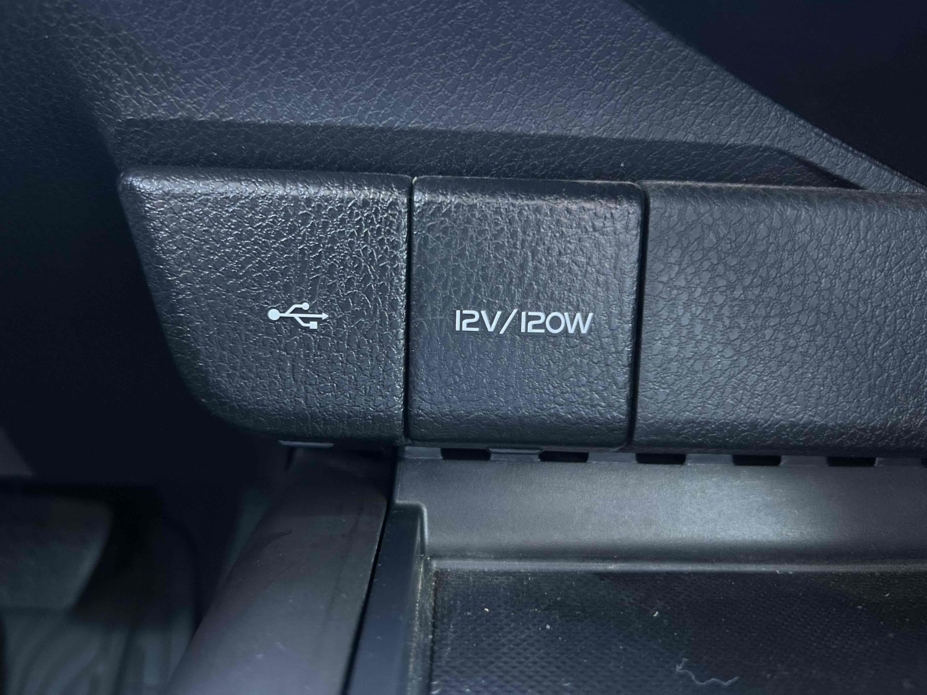 2023 Toyota Camry Hybrid LE photo 20