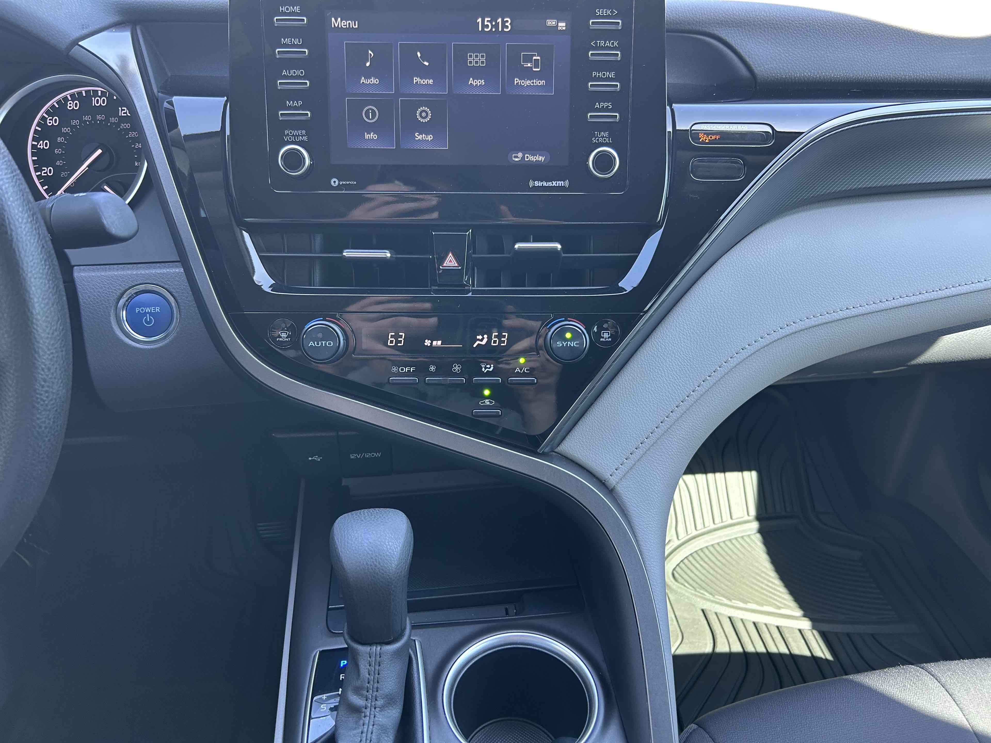 2023 Toyota Camry Hybrid LE photo 18