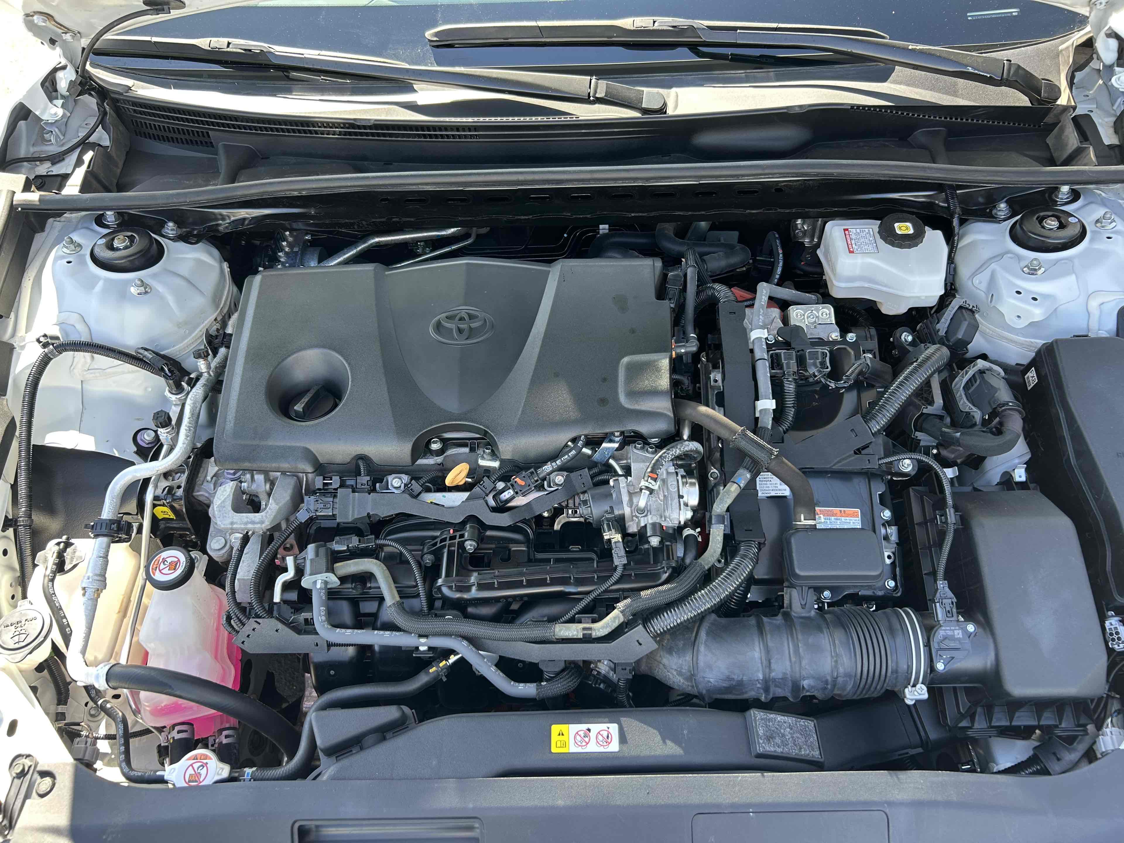 2023 Toyota Camry Hybrid LE photo 9