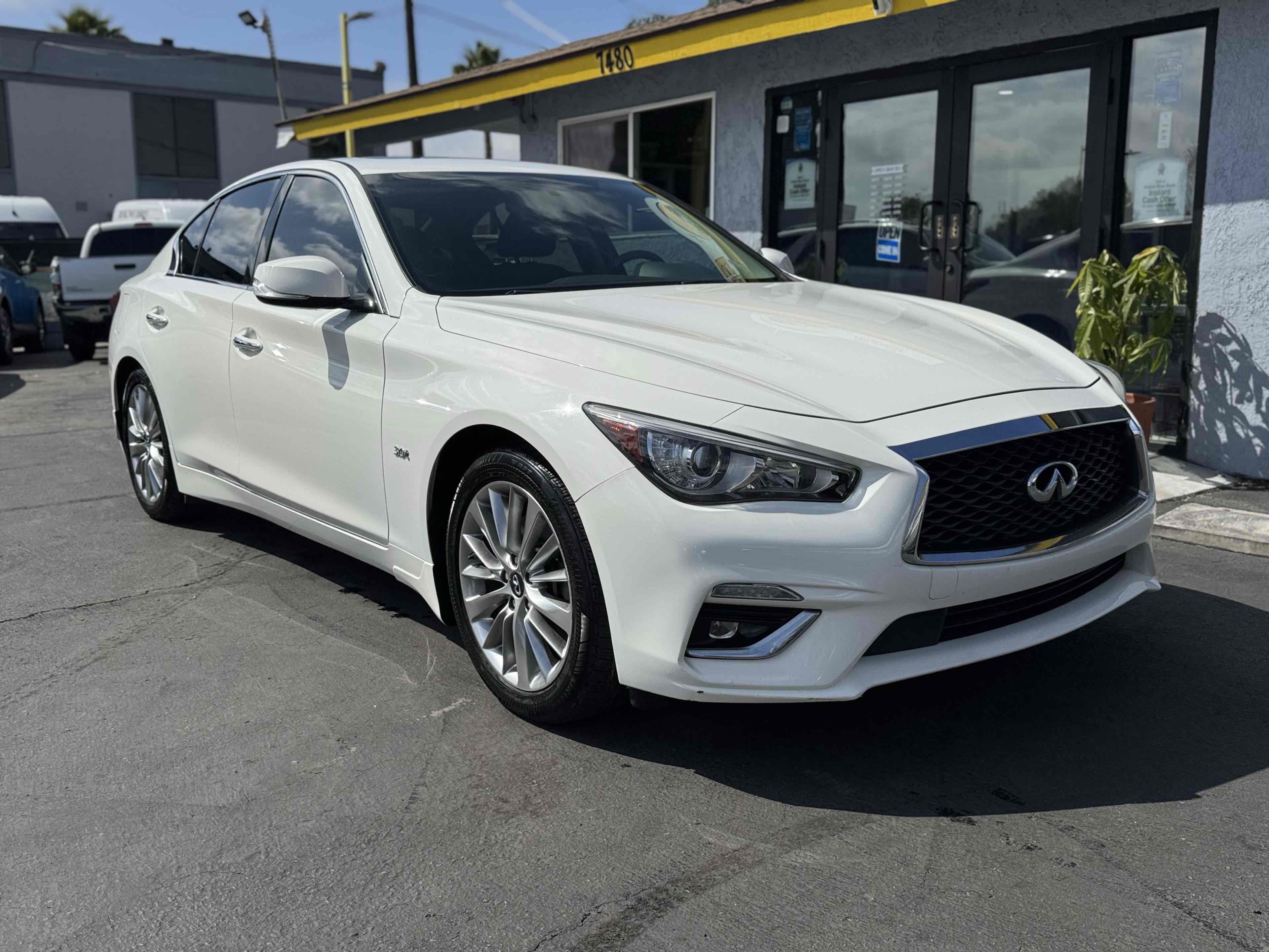 2019 Infiniti Q50 3.0t LUXE photo 3