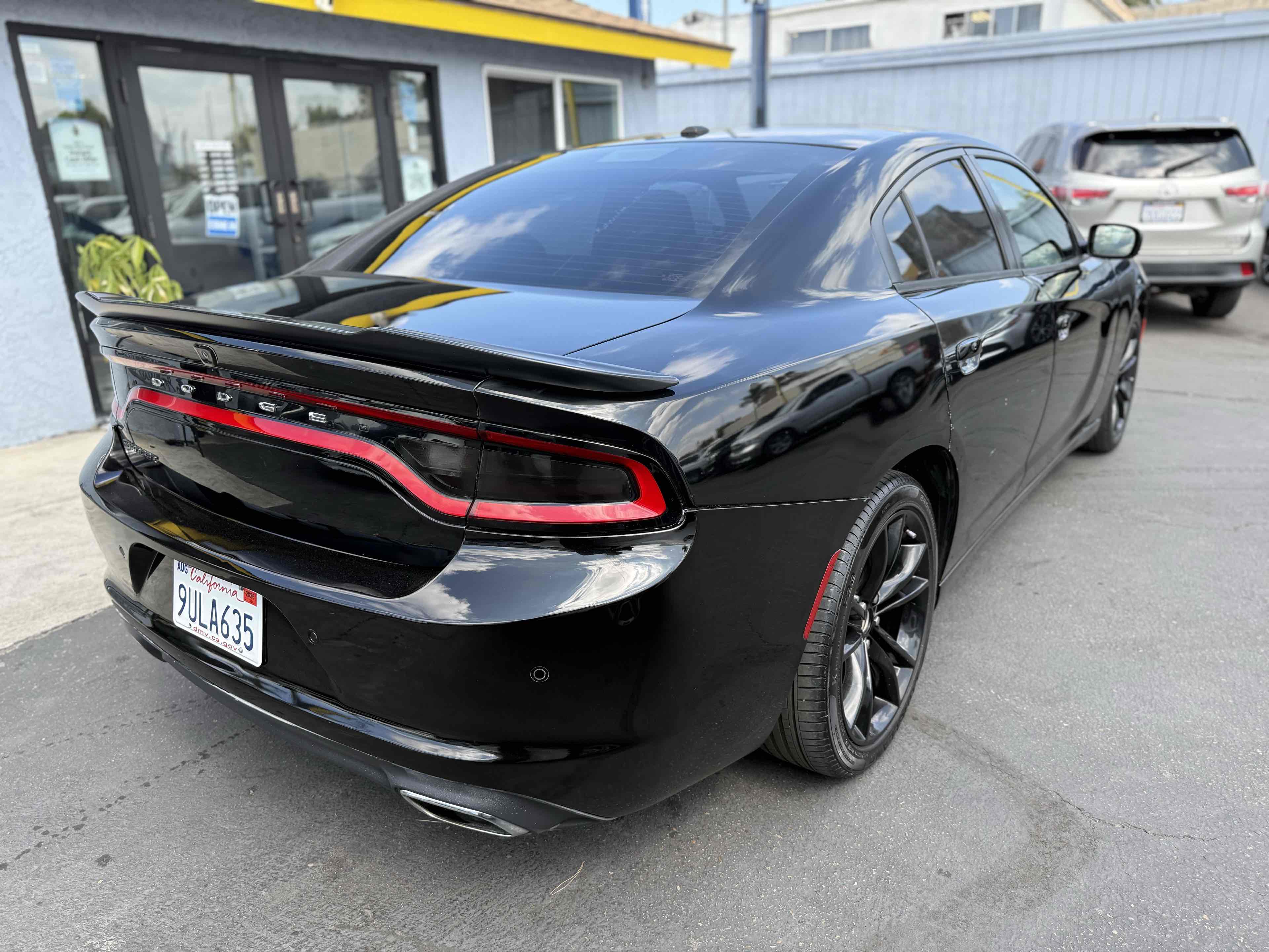 2018 Dodge Charger SXT photo 2