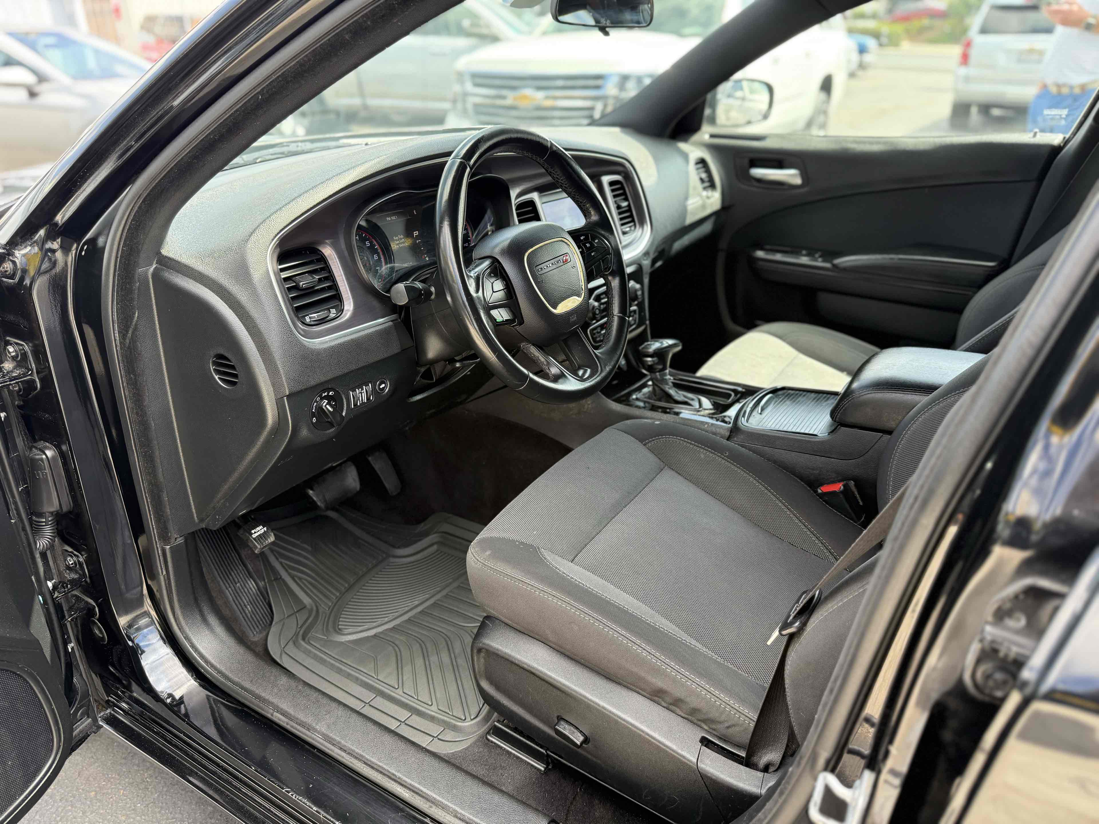 2018 Dodge Charger SXT photo 6