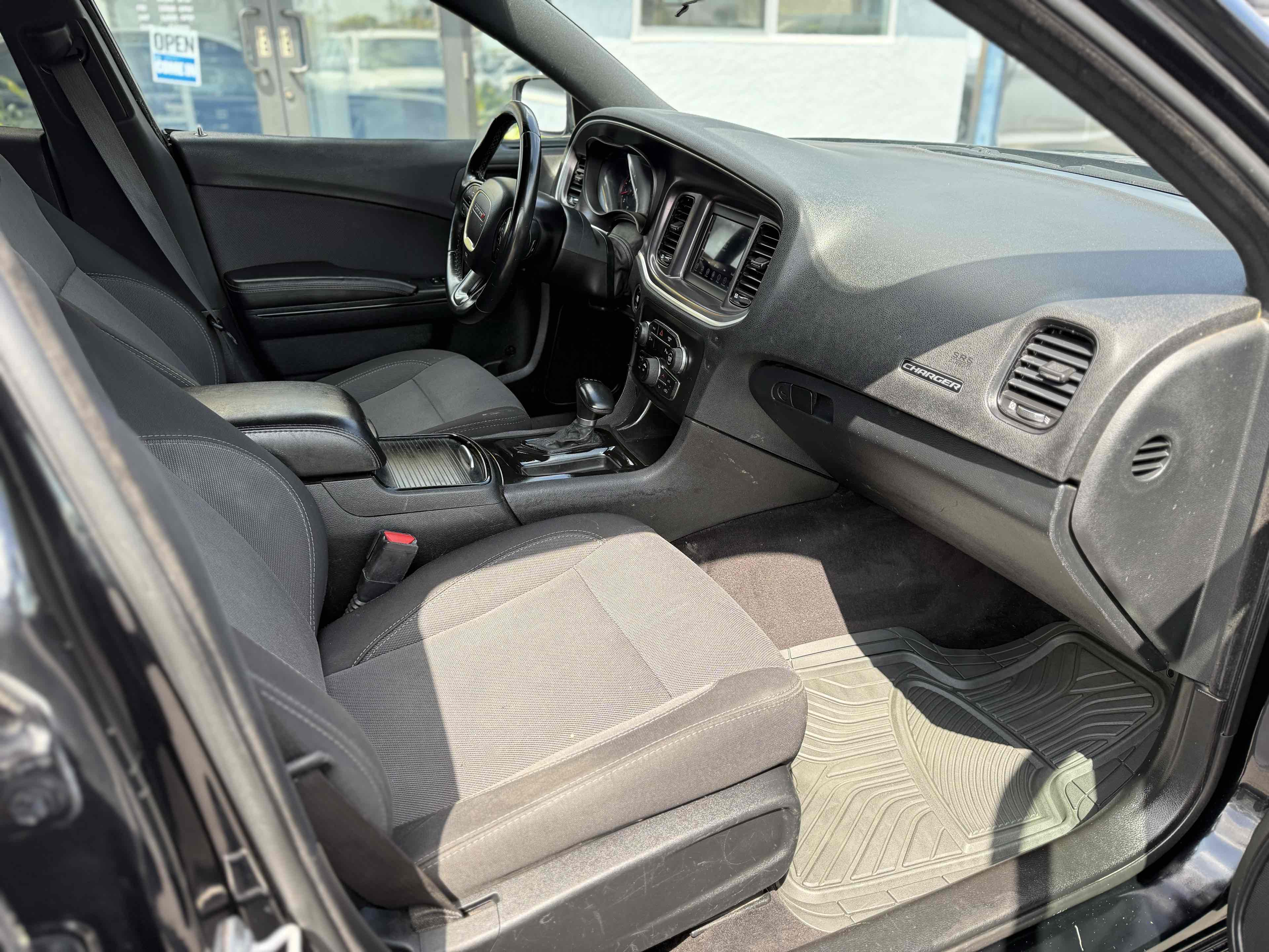 2018 Dodge Charger SXT photo 8