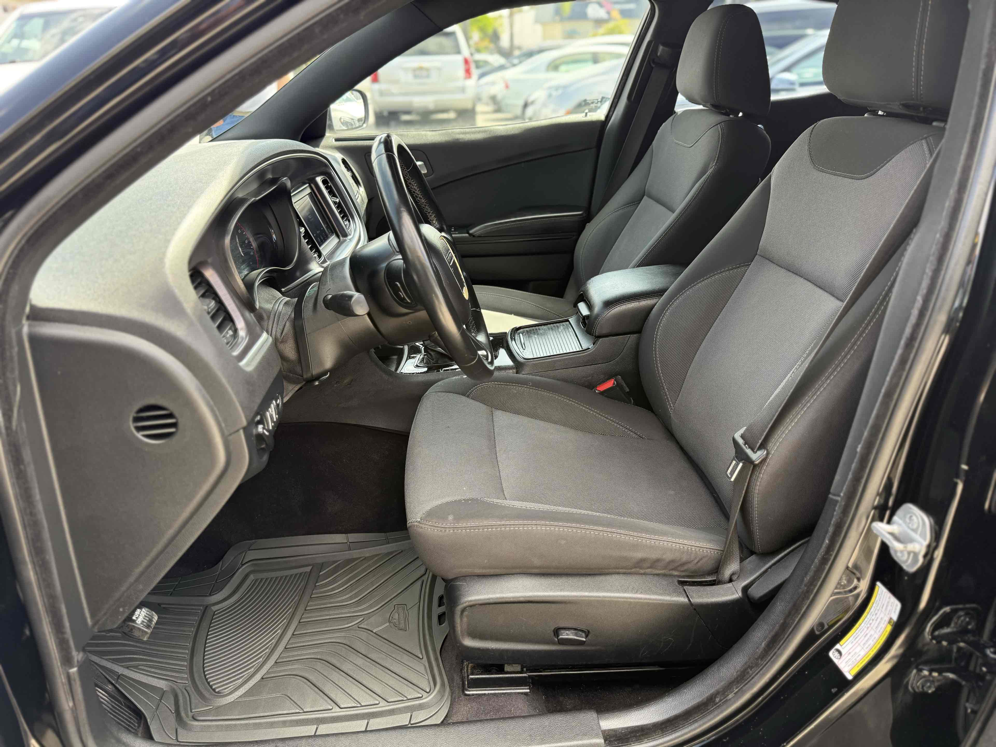 2018 Dodge Charger SXT photo 9
