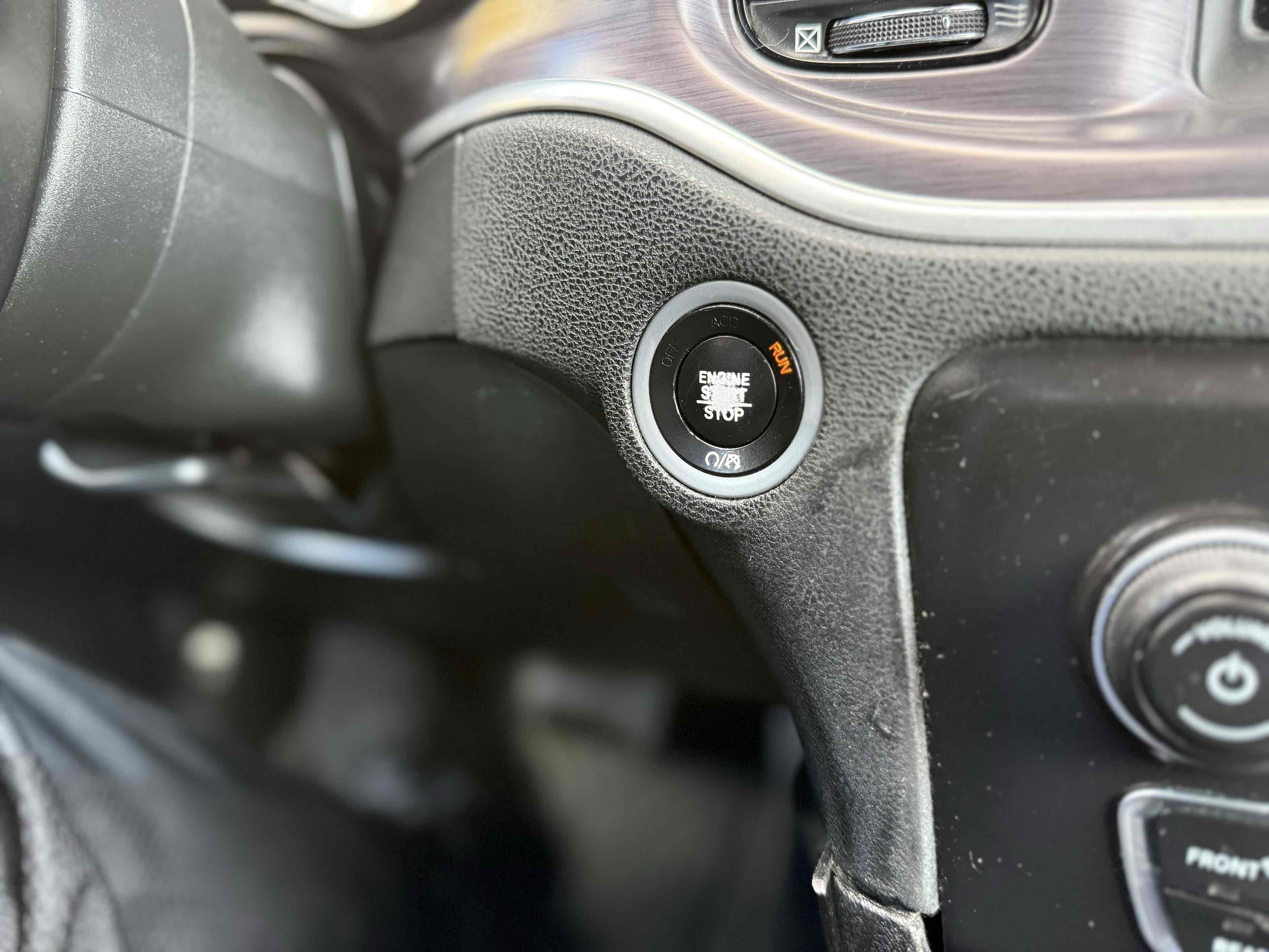 2018 Dodge Charger SXT photo 17