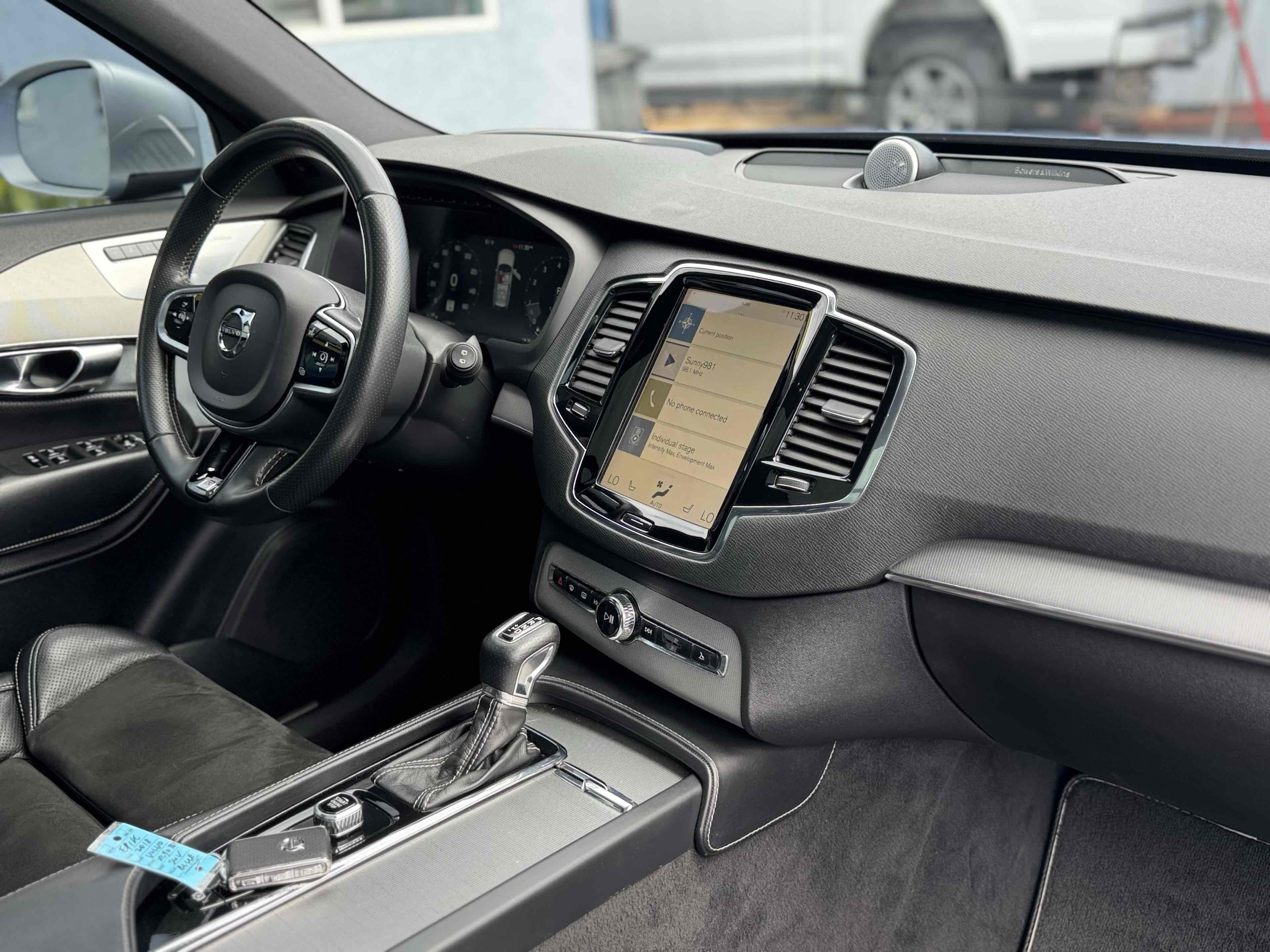 2018 Volvo XC90 R-Design photo 12