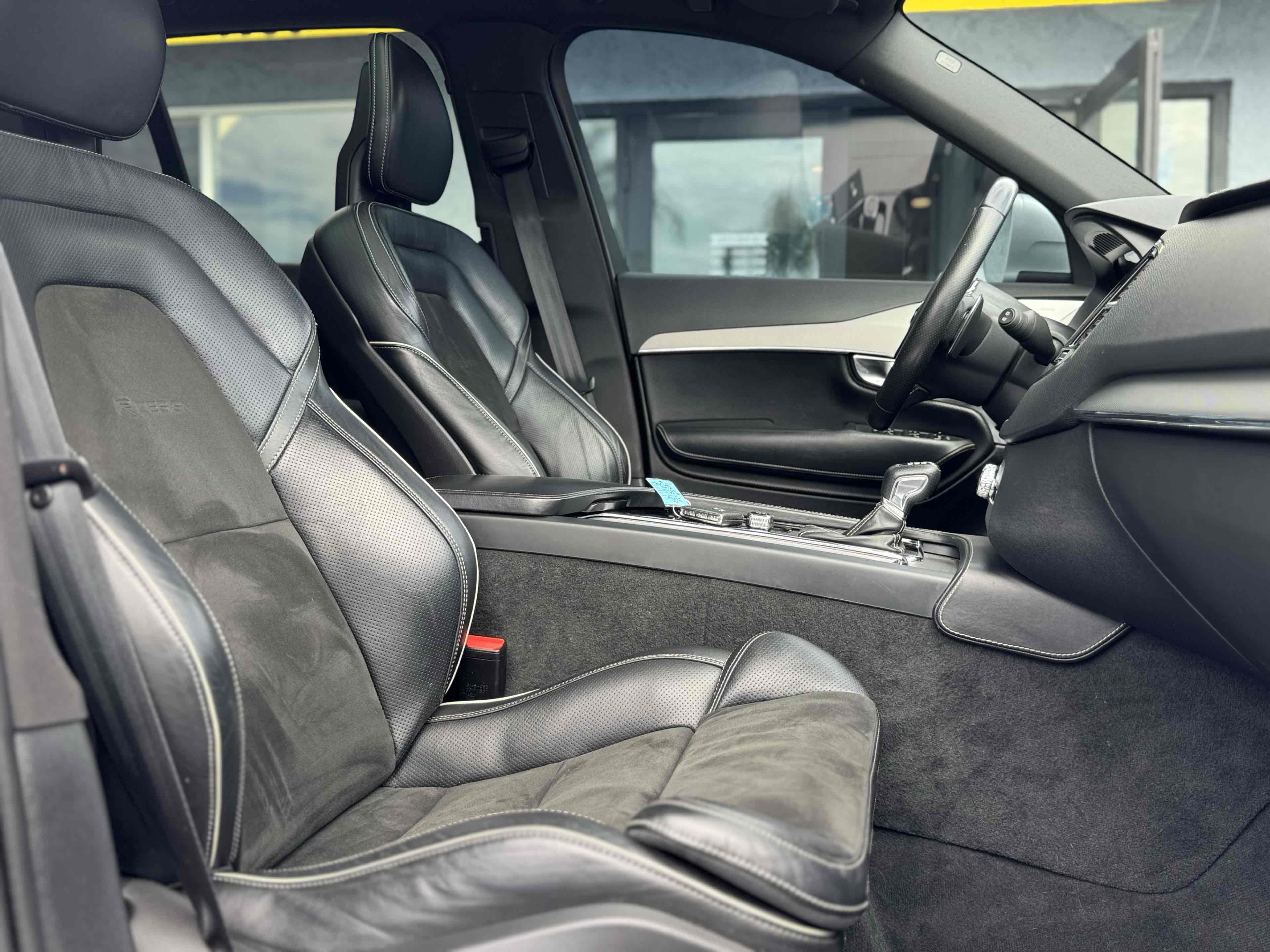 2018 Volvo XC90 R-Design photo 17