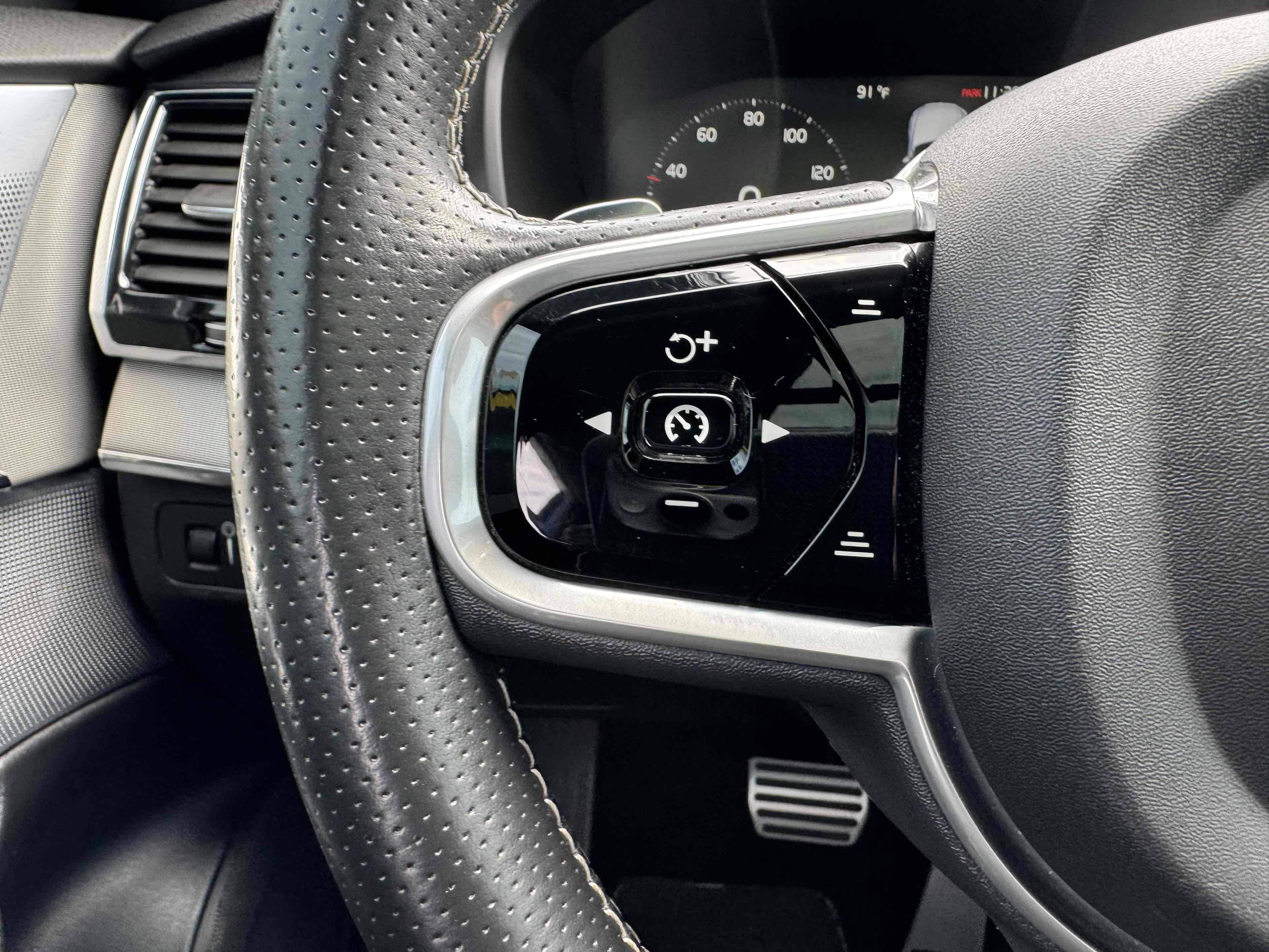 2018 Volvo XC90 R-Design photo 19