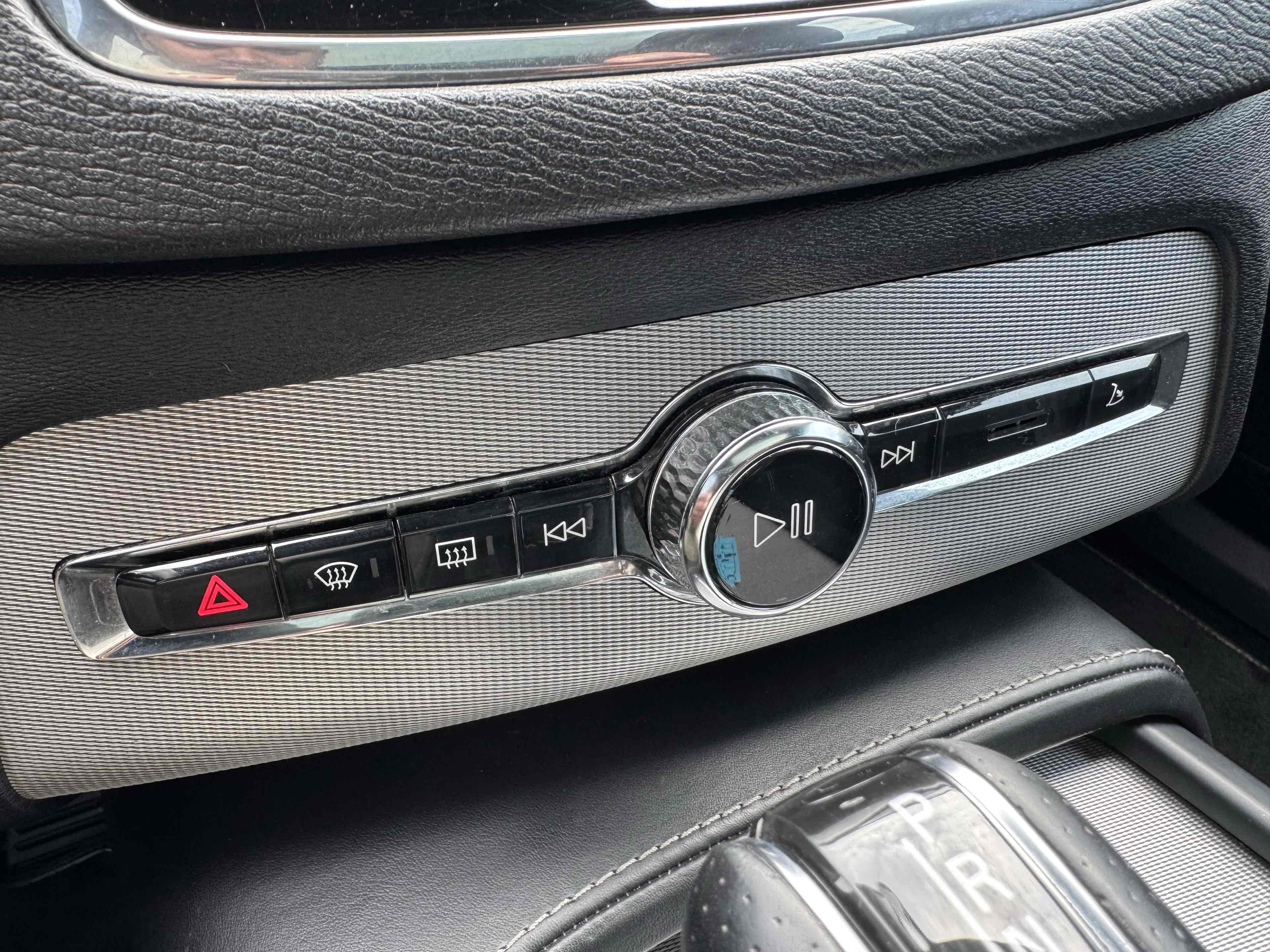 2018 Volvo XC90 R-Design photo 25