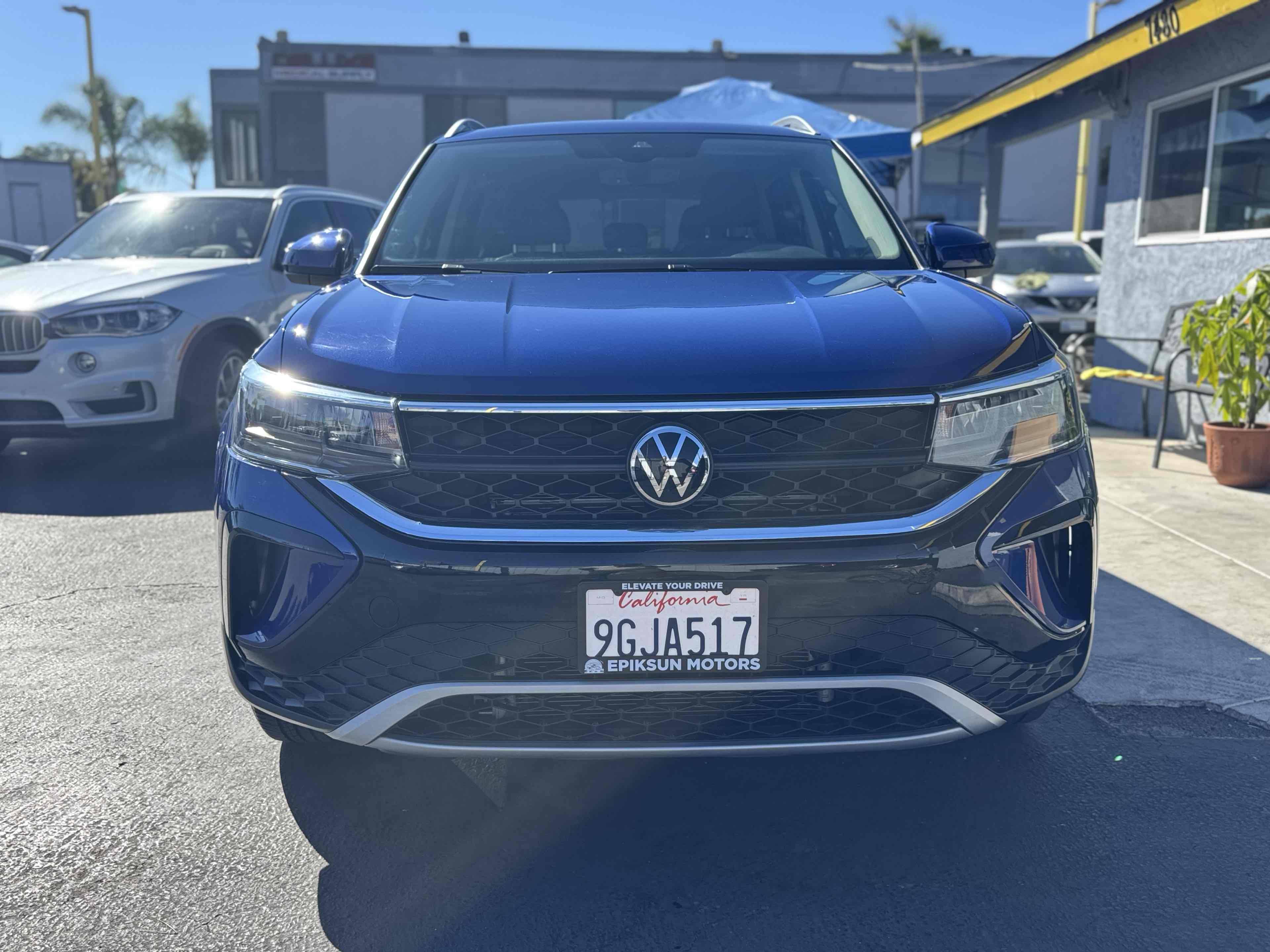 2023 Volkswagen Taos SE - Photo 2