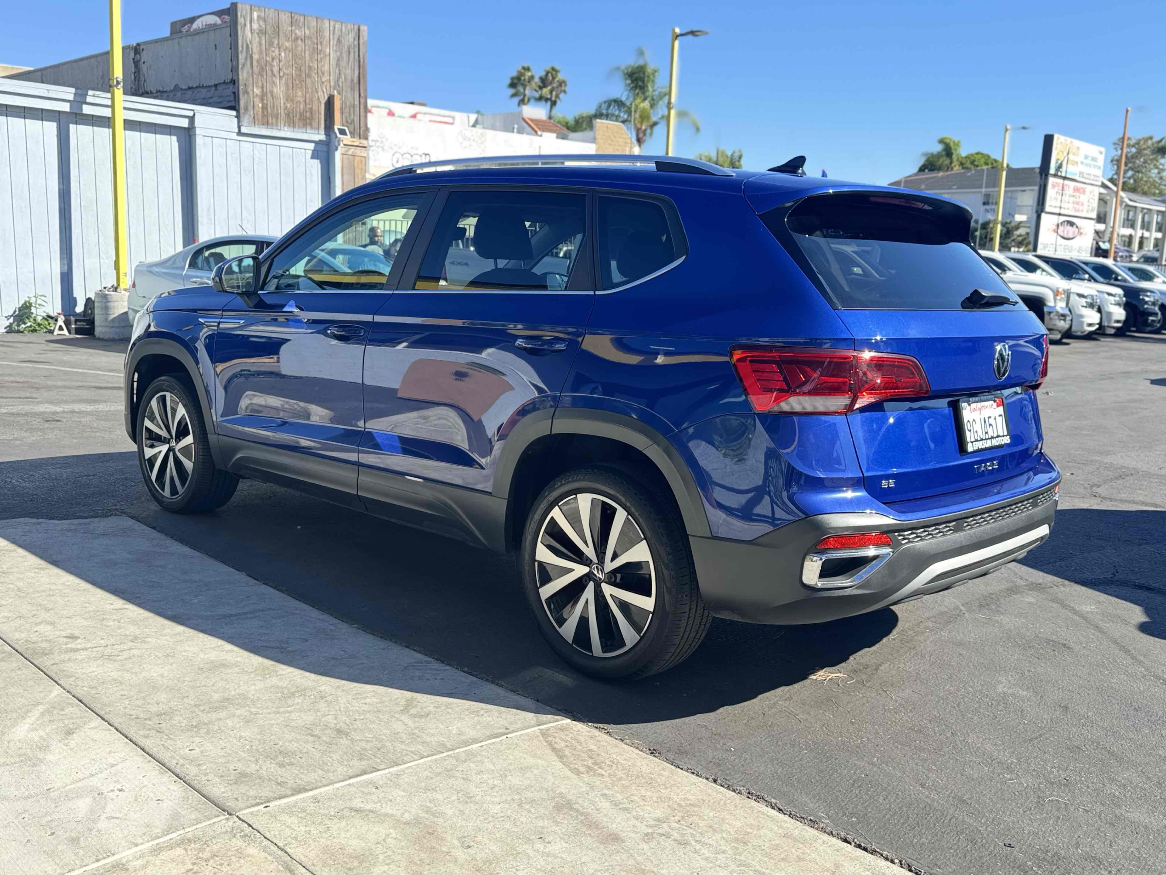 2023 Volkswagen Taos SE photo 5