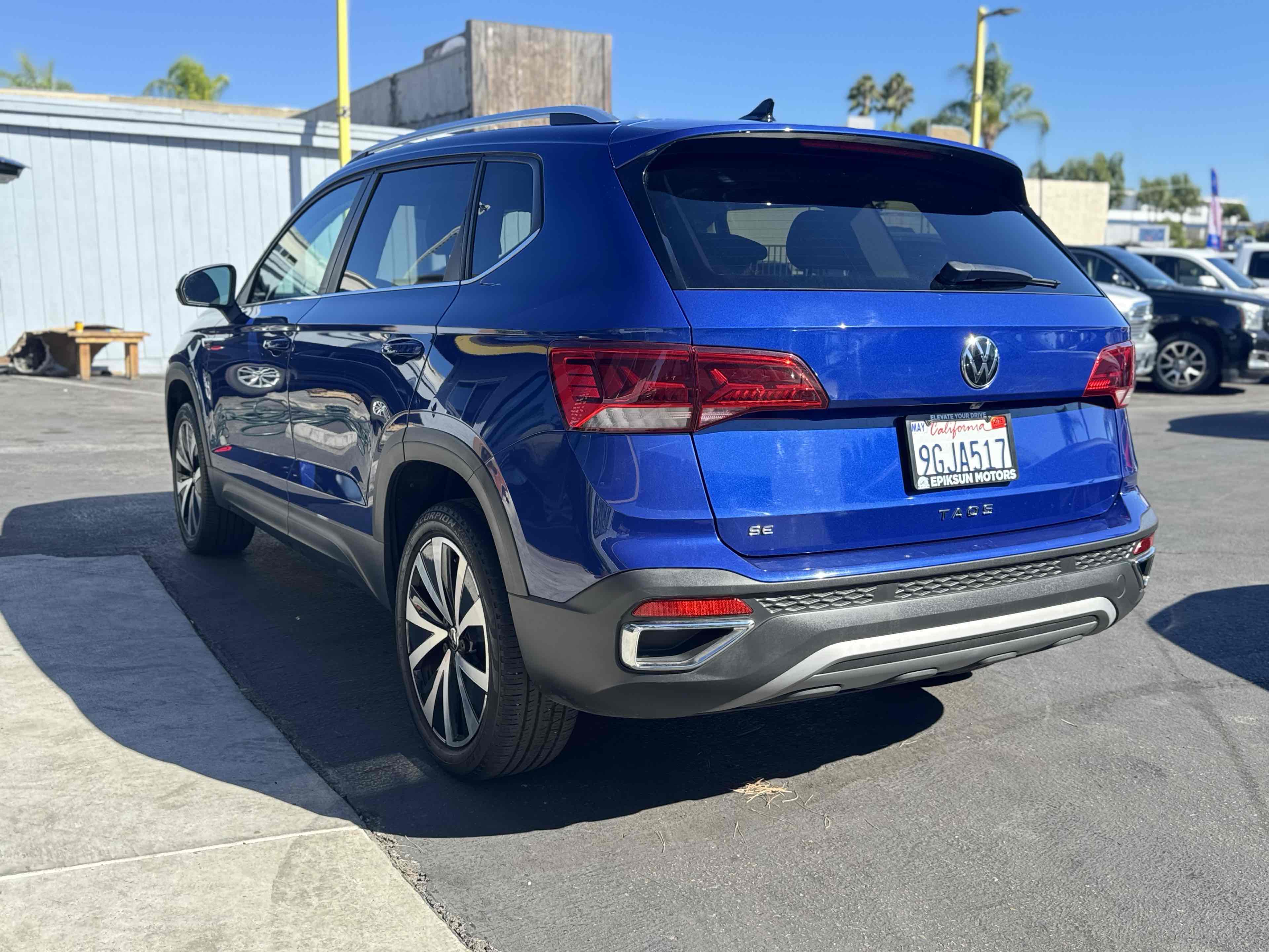 2023 Volkswagen Taos SE photo 6
