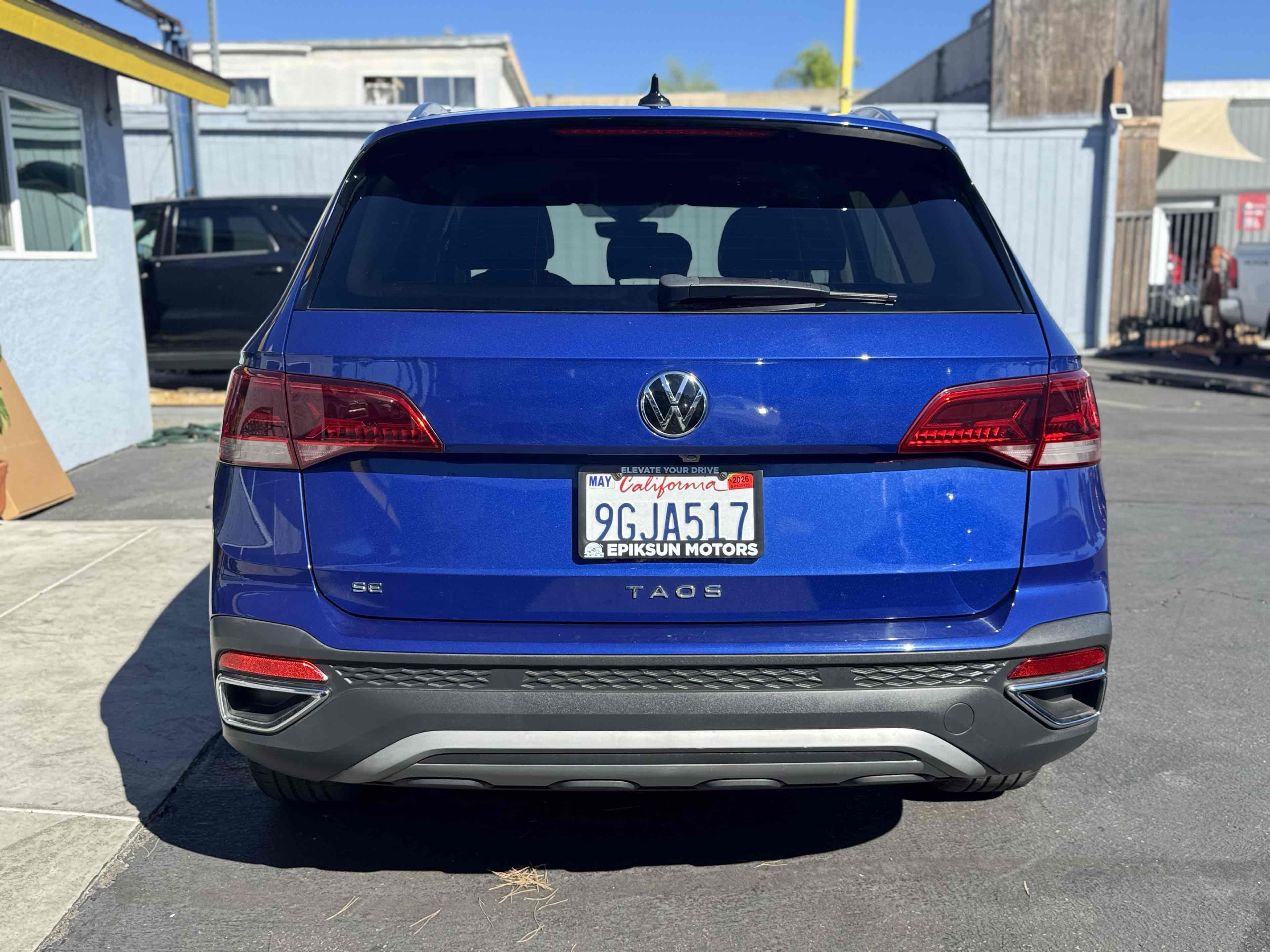 2023 Volkswagen Taos SE photo 7