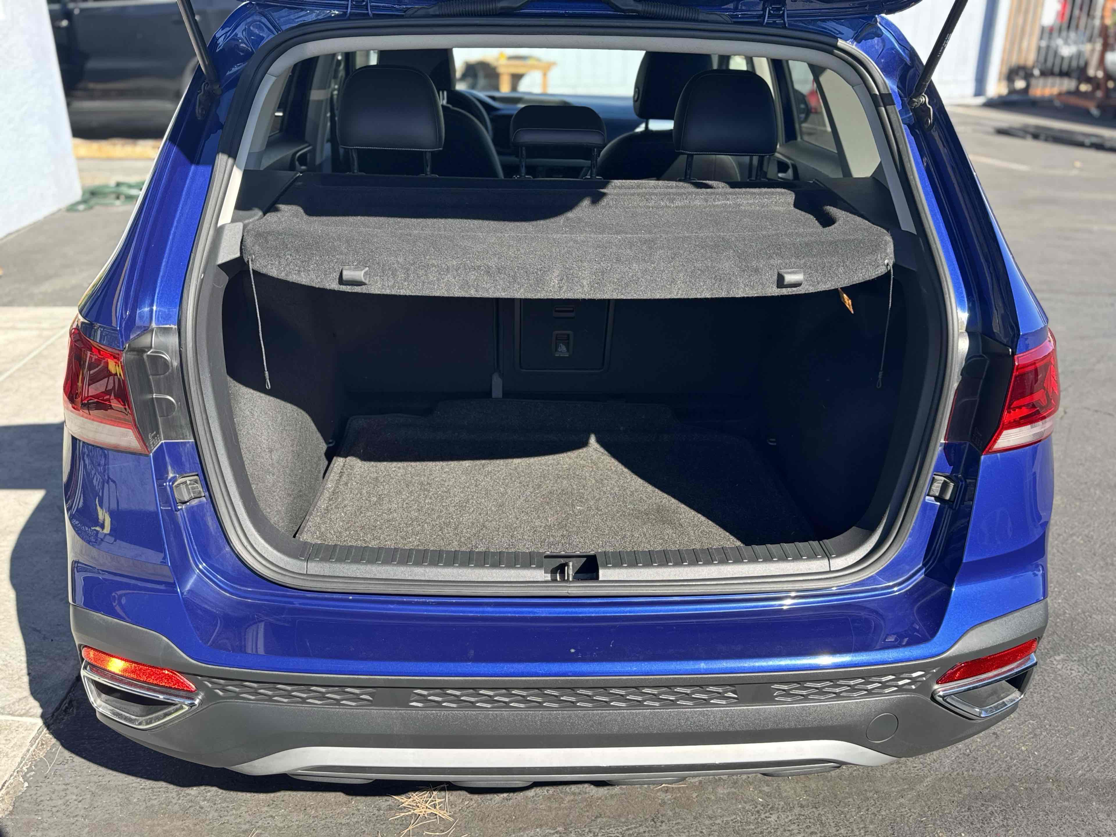 2023 Volkswagen Taos SE photo 8