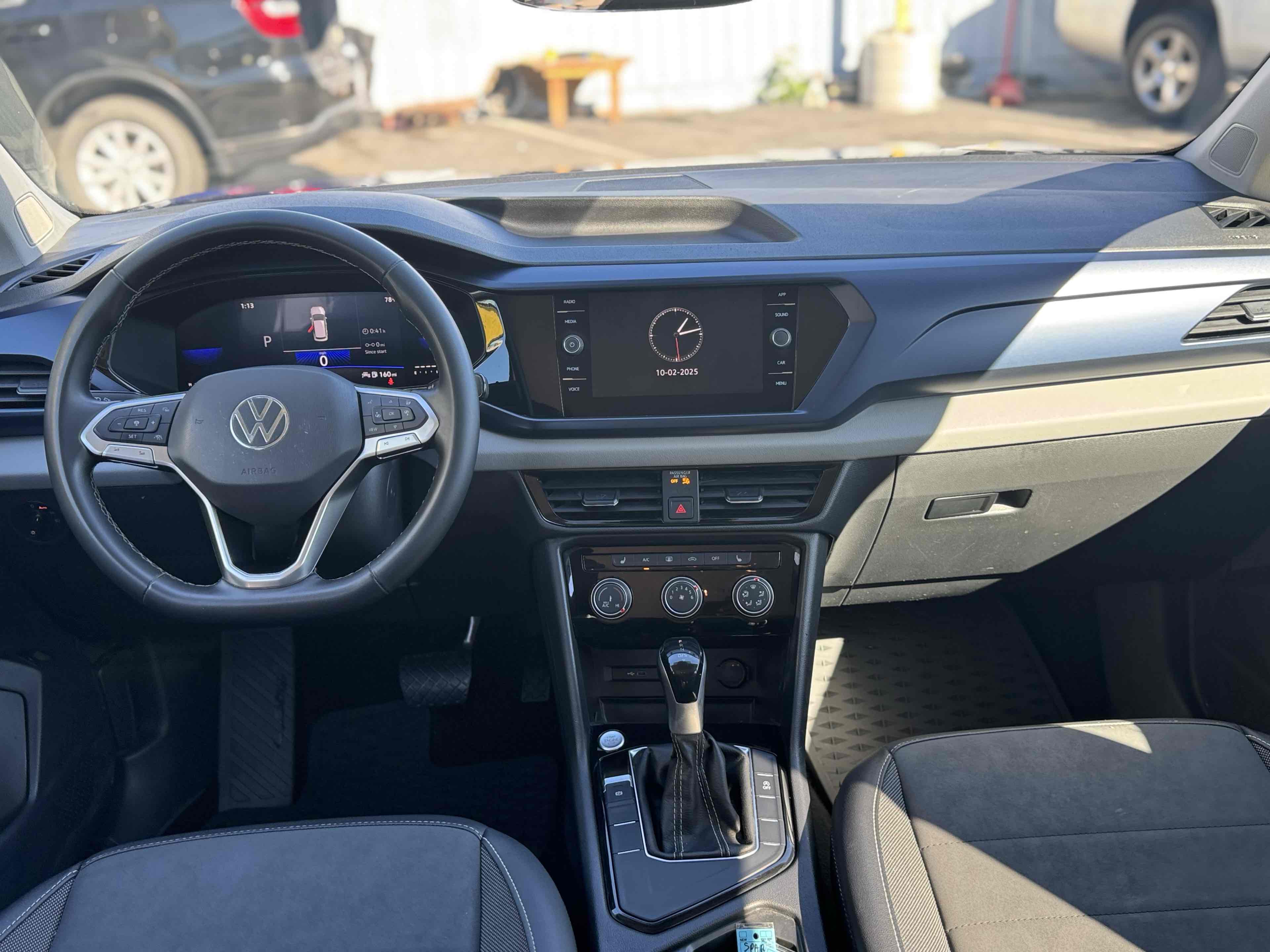 2023 Volkswagen Taos SE photo 11