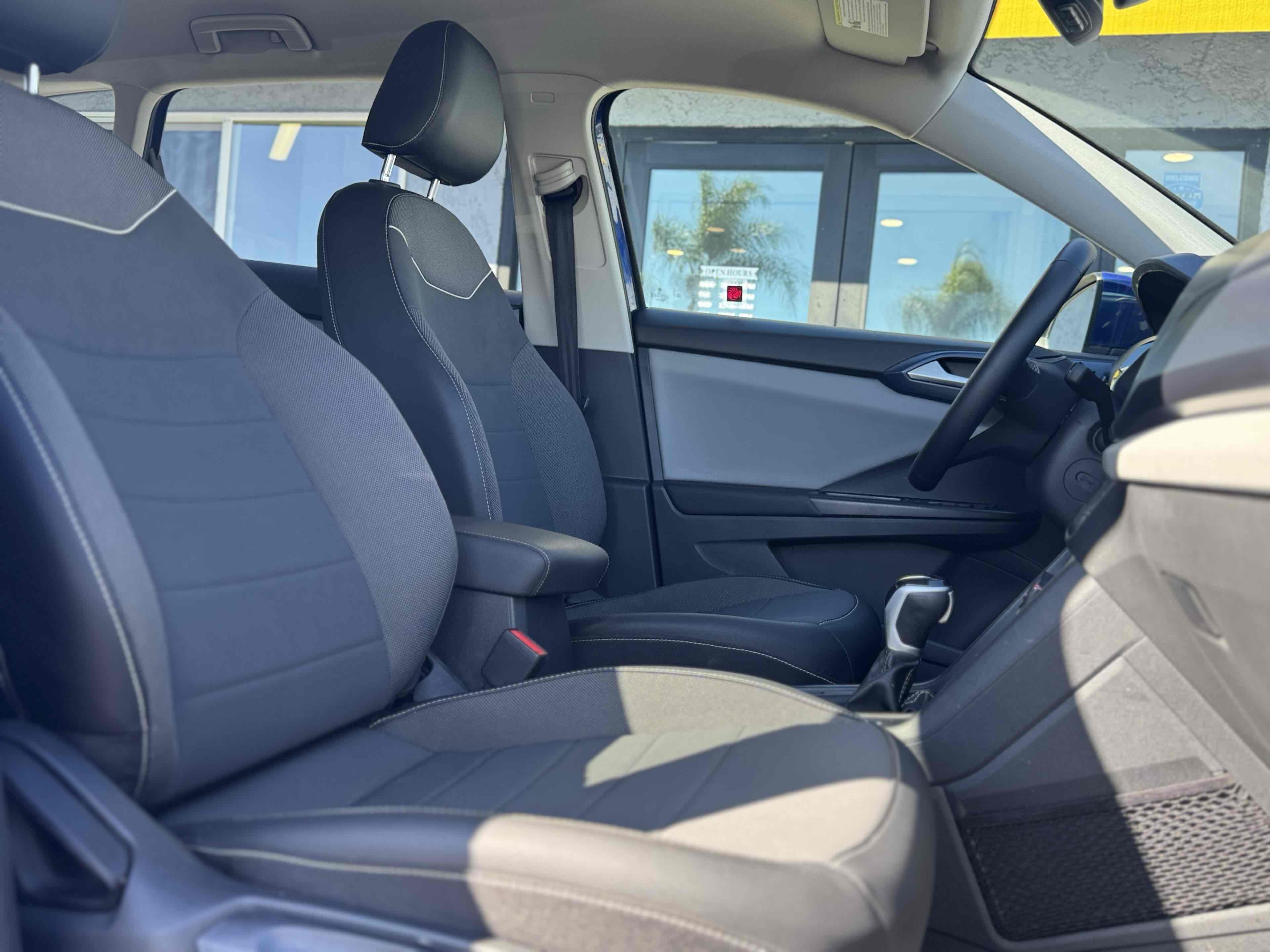 2023 Volkswagen Taos SE photo 16