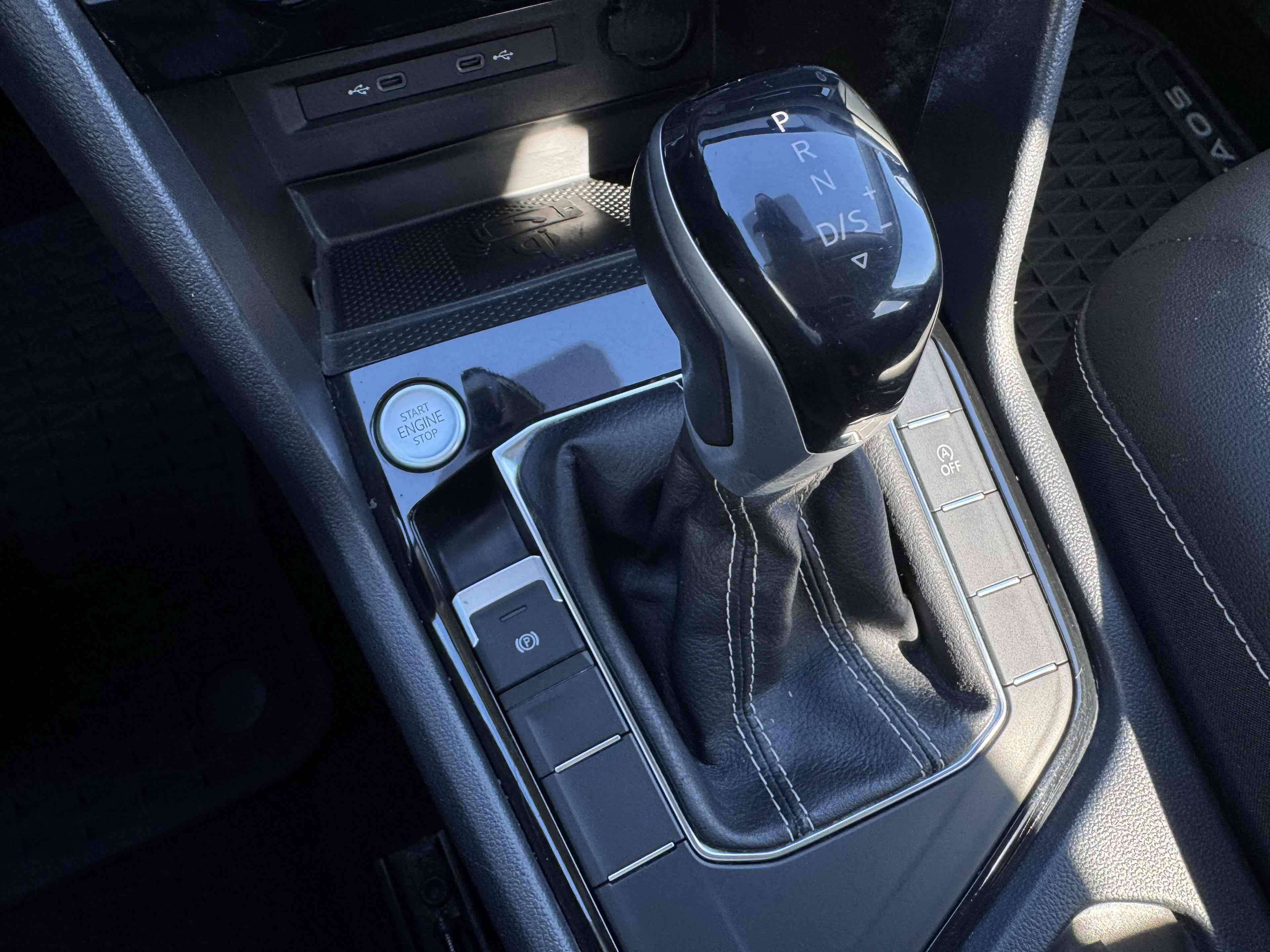 2023 Volkswagen Taos SE photo 23