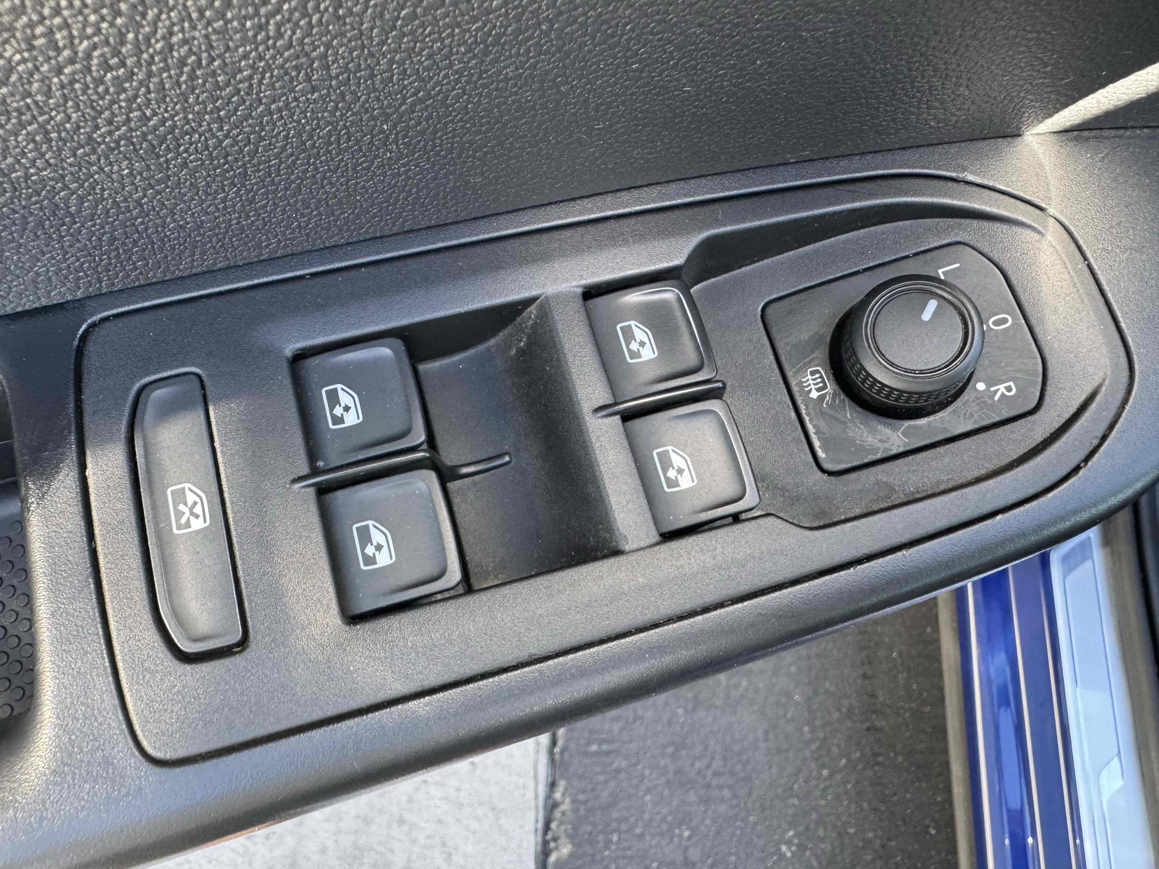 2023 Volkswagen Taos SE photo 32