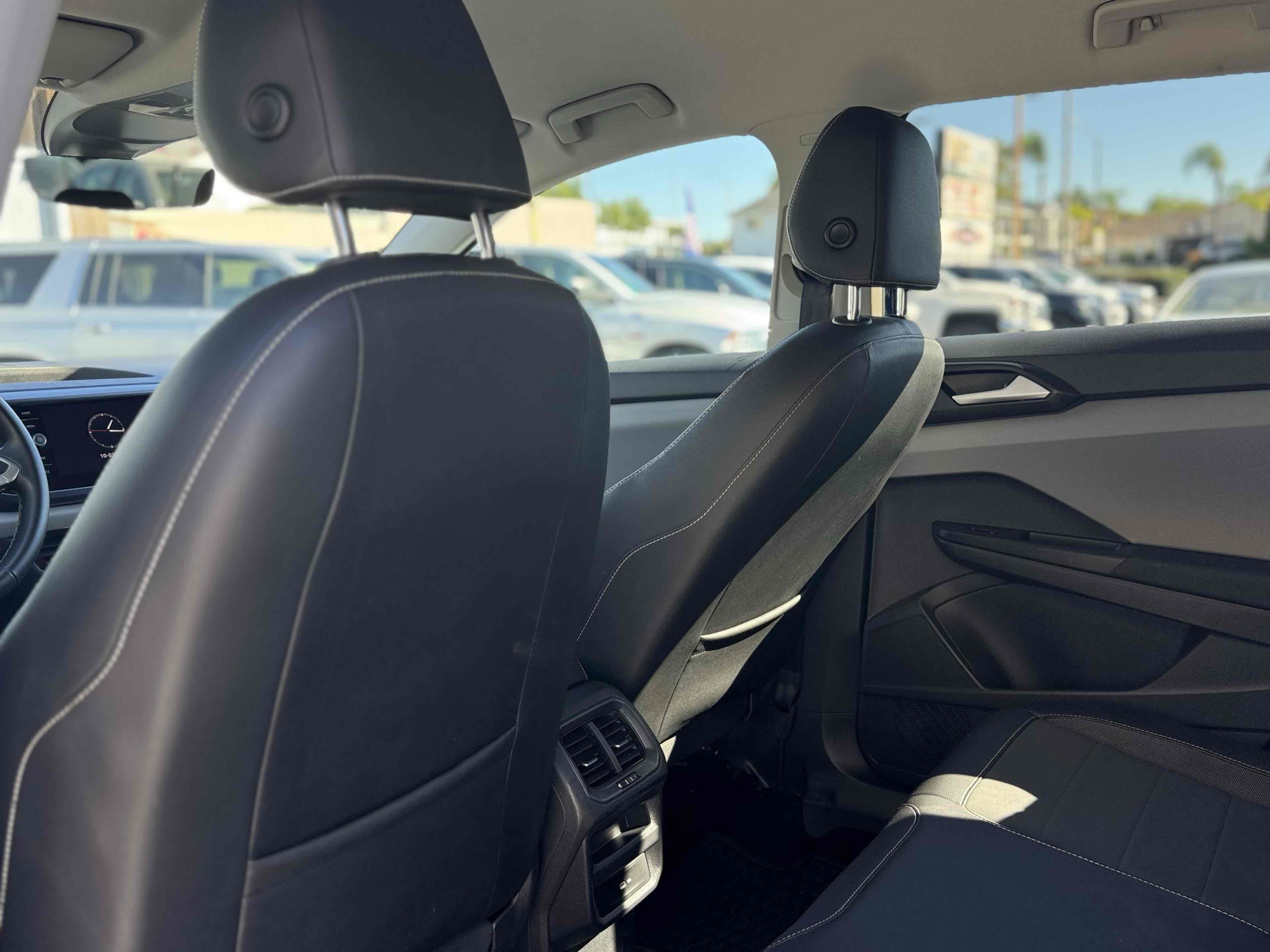 2023 Volkswagen Taos SE photo 34