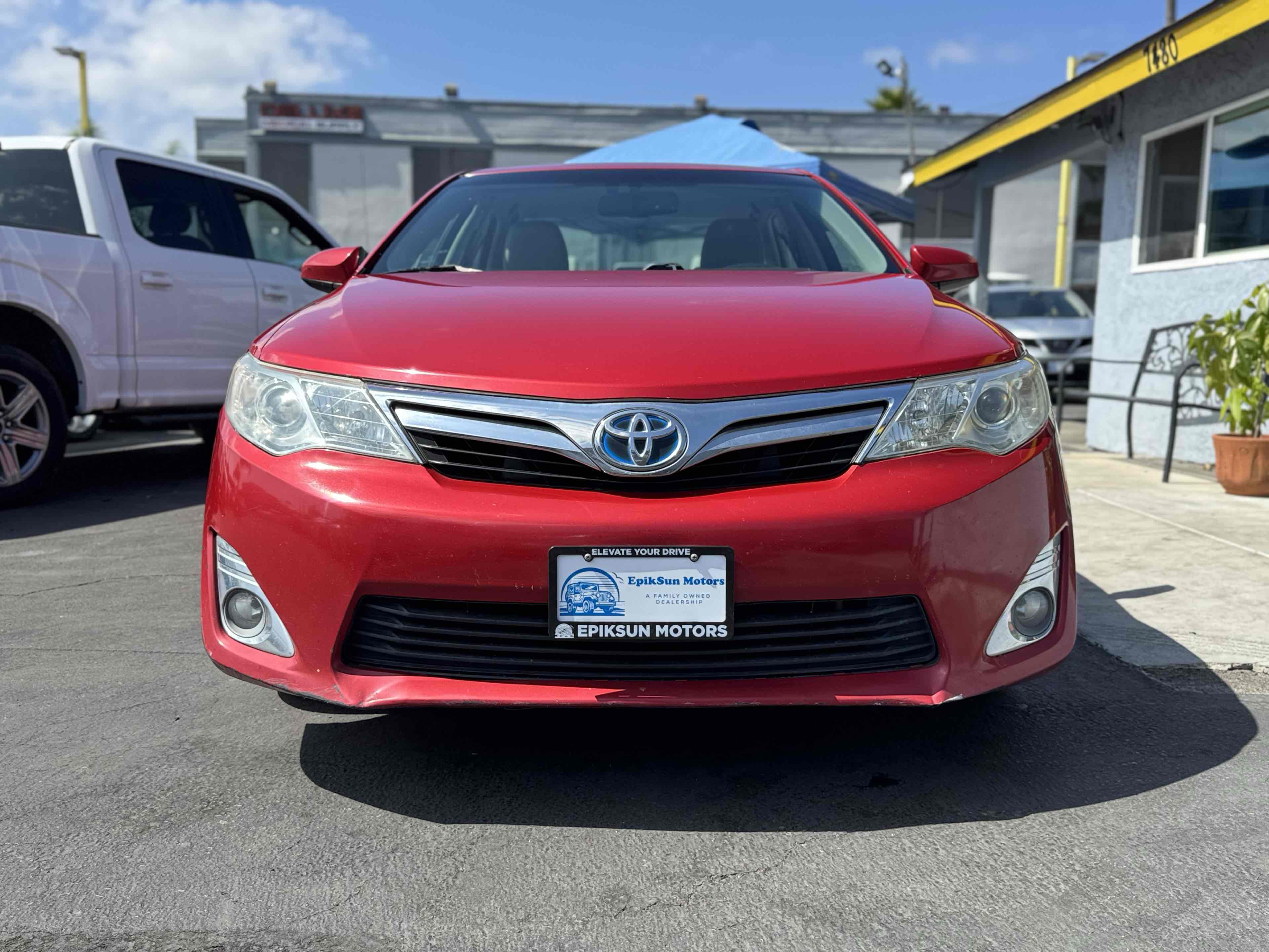 2014 Toyota Camry Hybrid photo 2