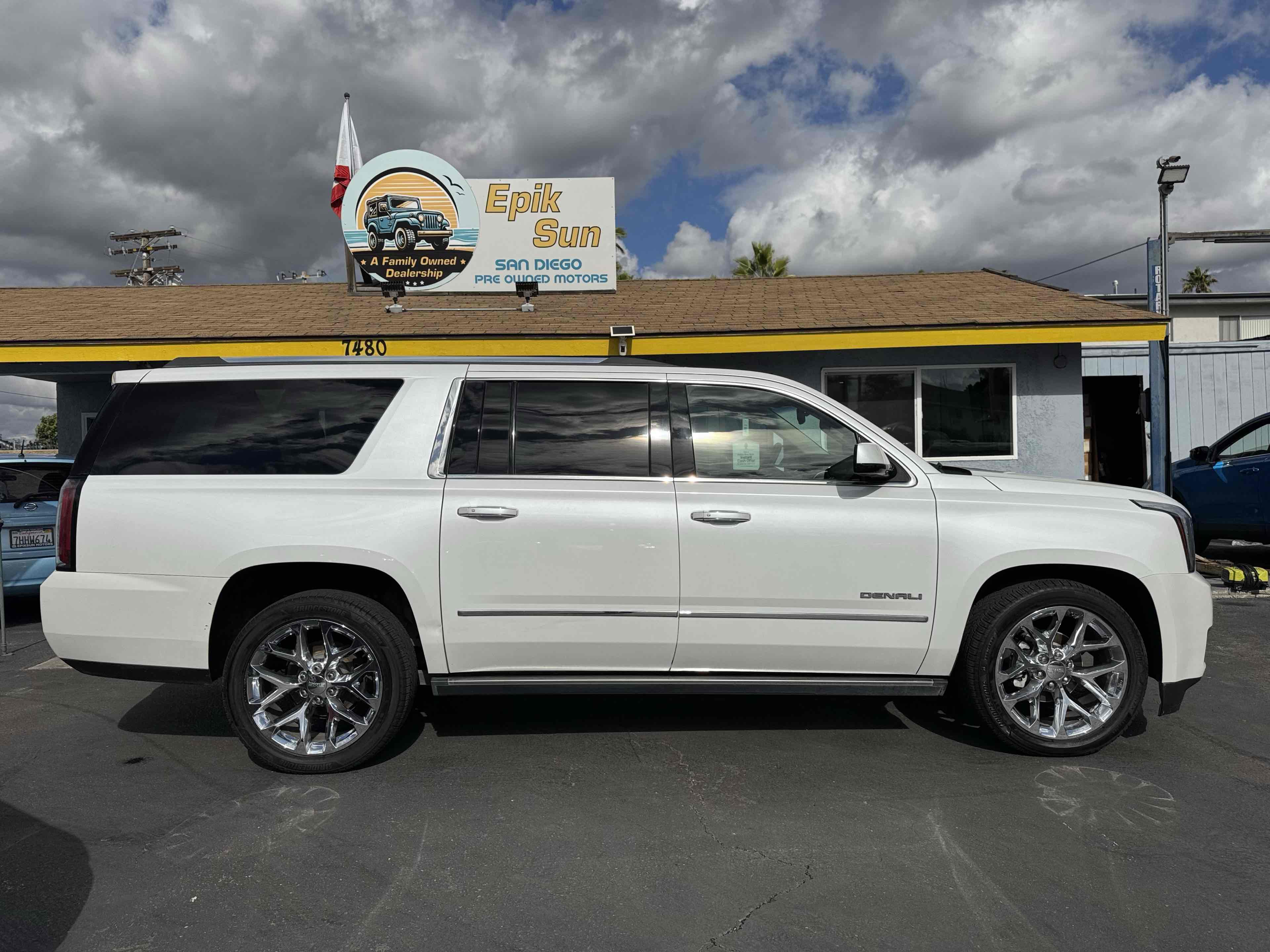 2017 Gmc Yukon XL Denali photo 2