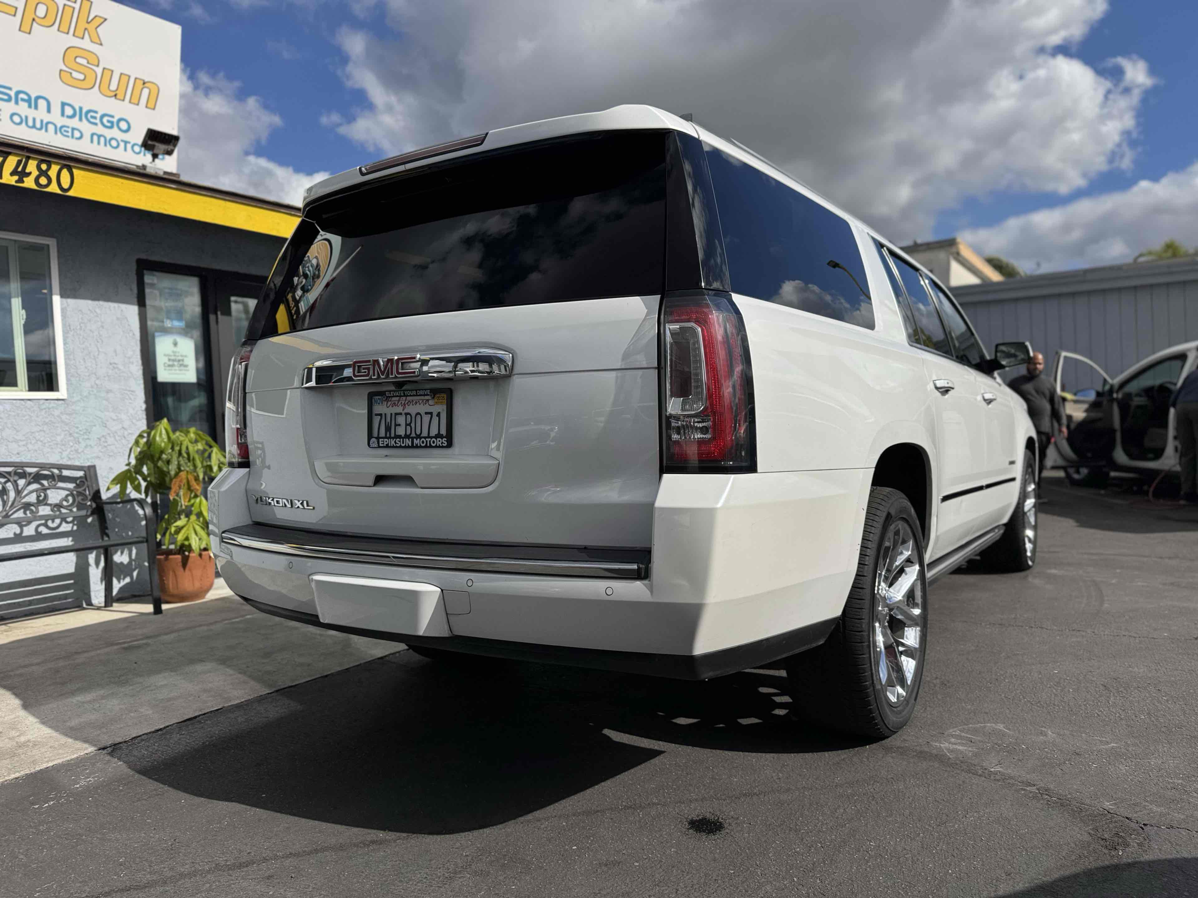 2017 Gmc Yukon XL Denali photo 3