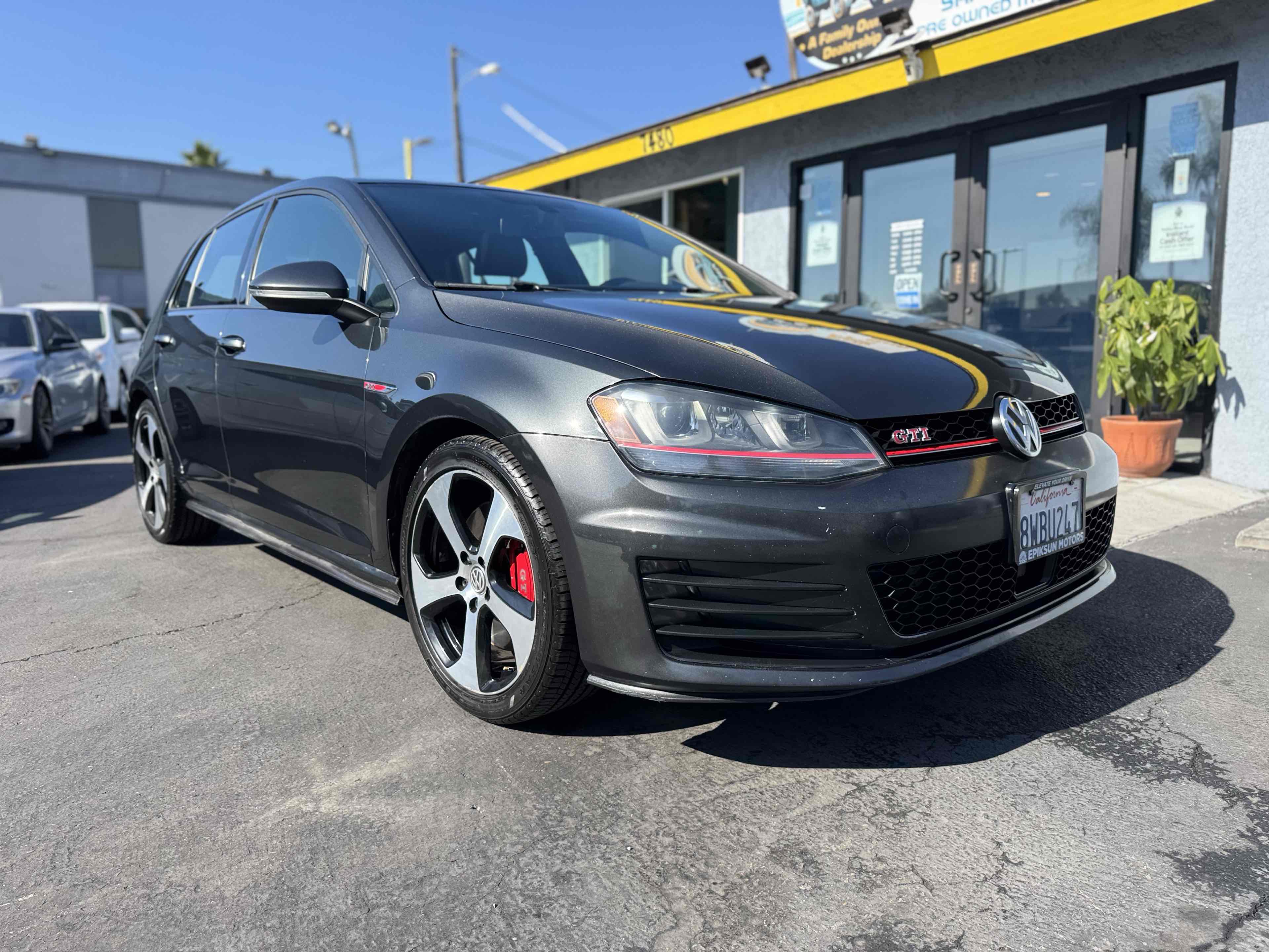 2017 Volkswagen Golf GTI SE photo 2