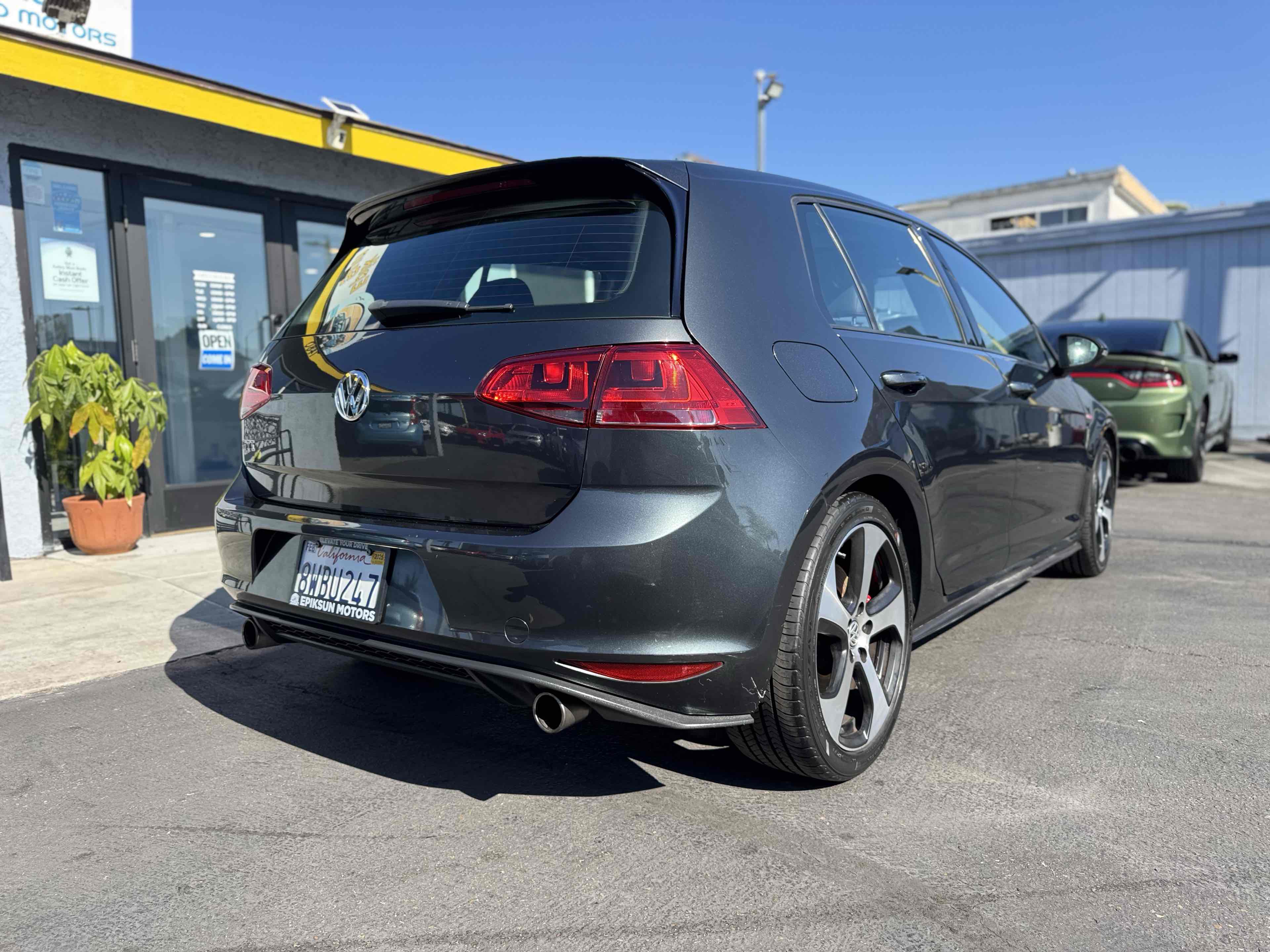 2017 Volkswagen Golf GTI SE photo 4