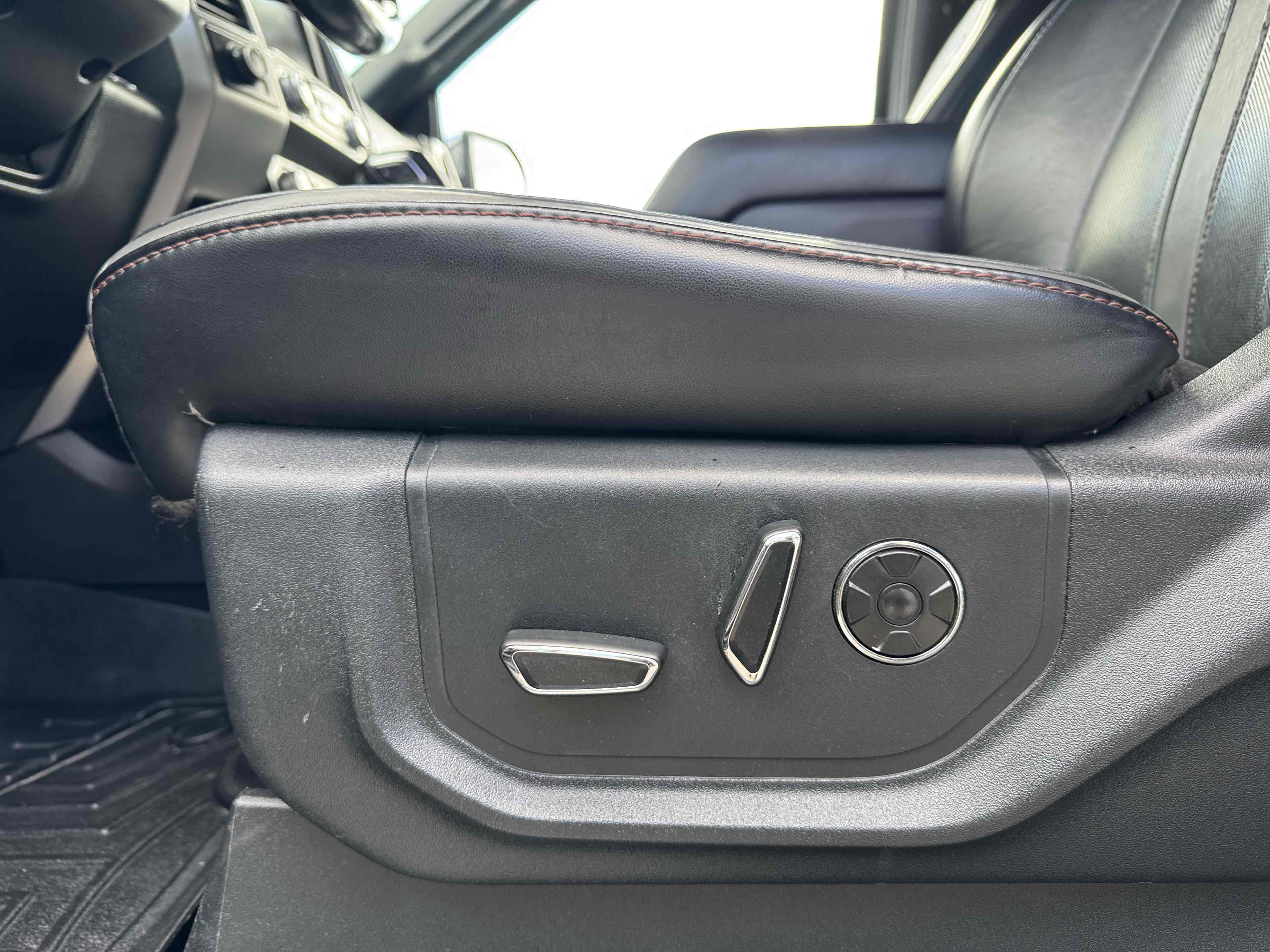 2019 Ford F-150 Platinum - Photo 12