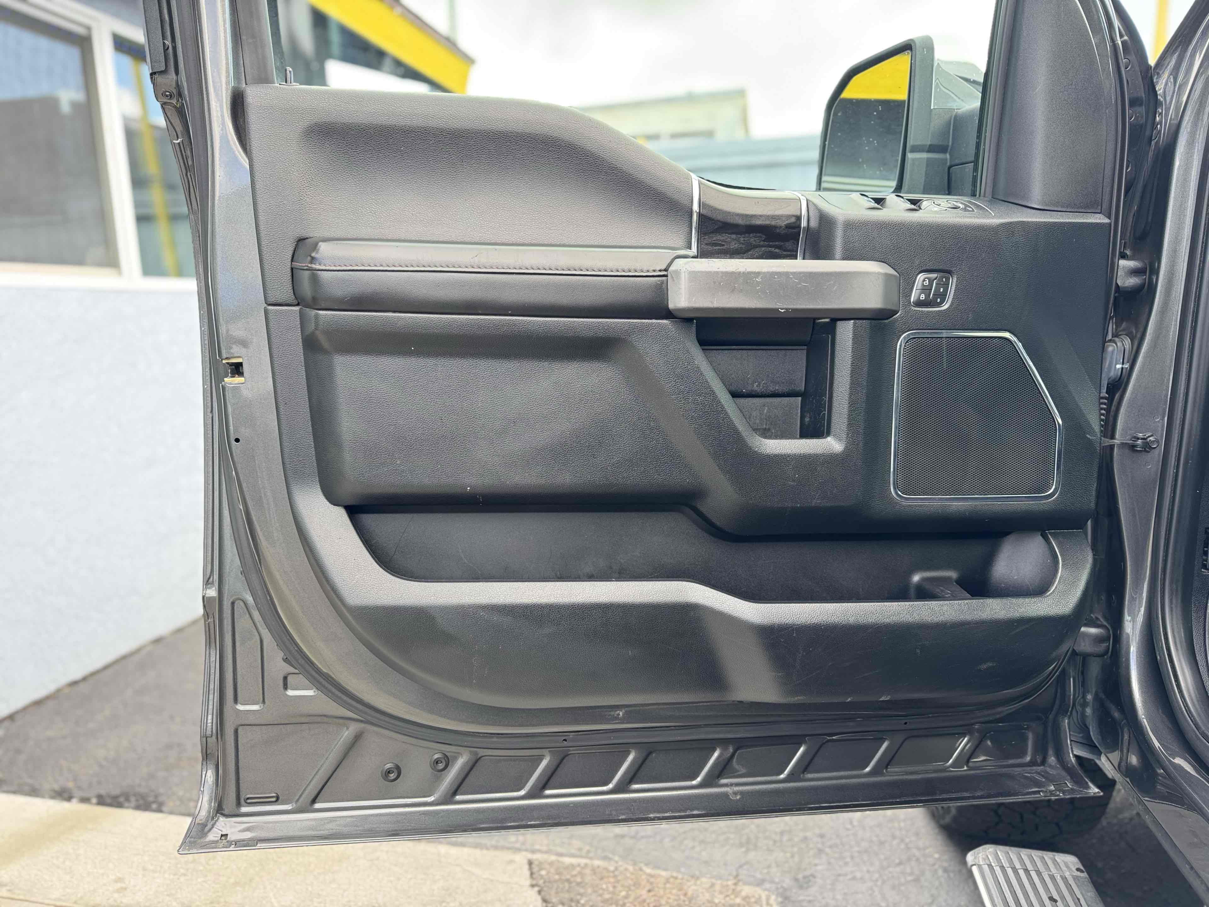 2019 Ford F-150 Platinum - Photo 36