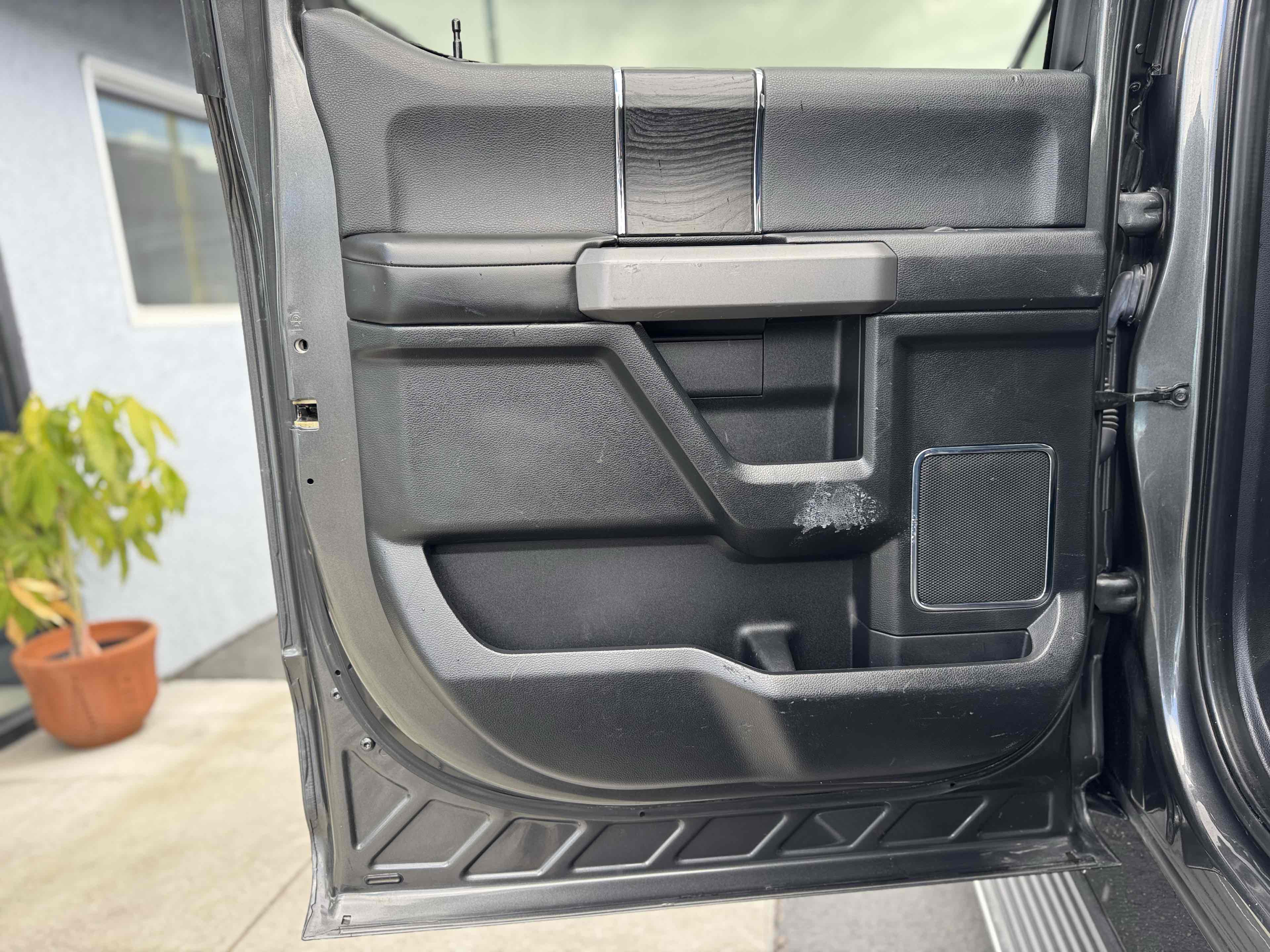 2019 Ford F-150 Platinum - Photo 38
