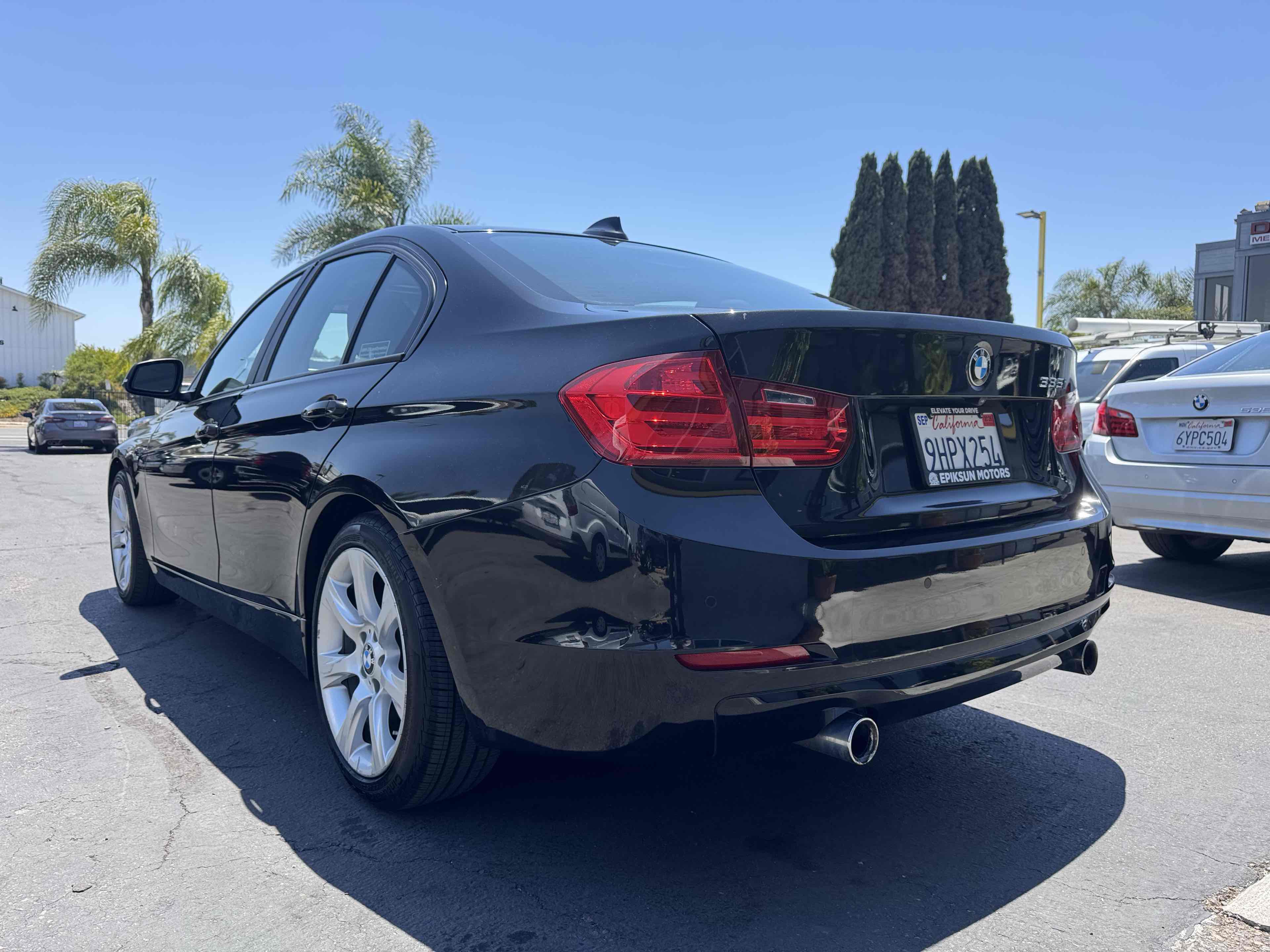 View vehicle photo 7