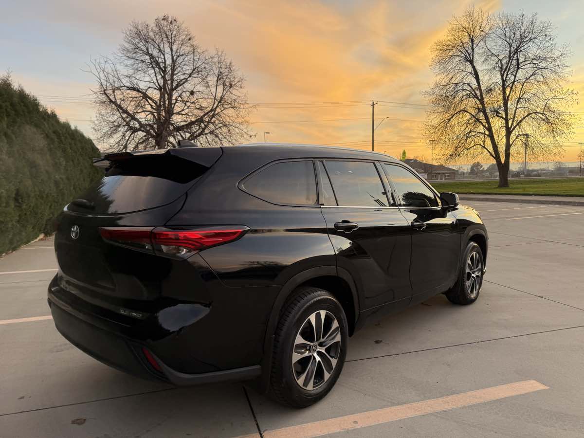 Used 2021 Toyota Highlander XLE in Sunnyside