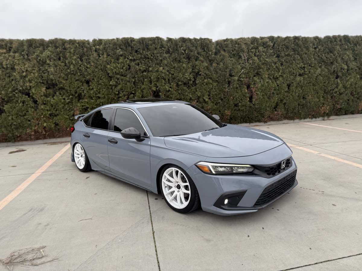 View vehicle photo 2