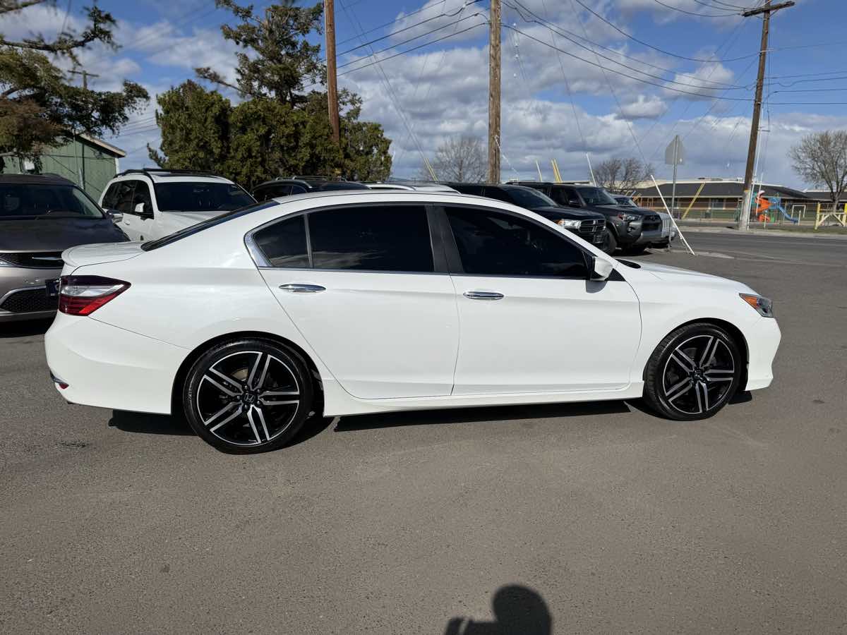 View vehicle photo 5