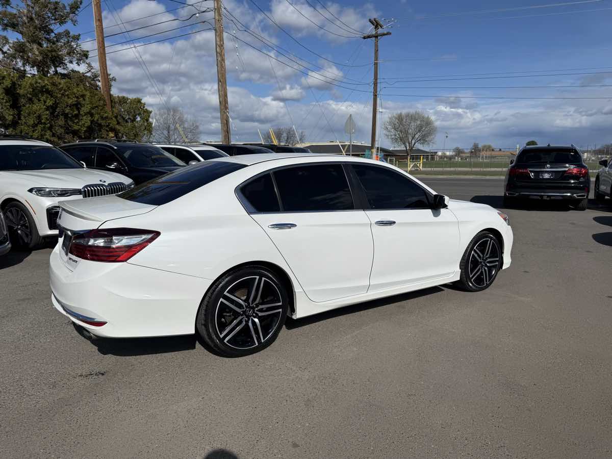 View vehicle photo 6