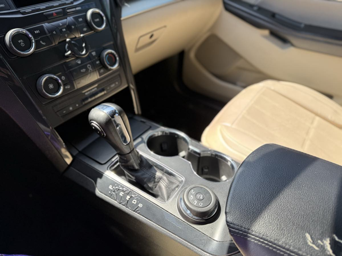 2018 Ford Explorer Base - Photo 25