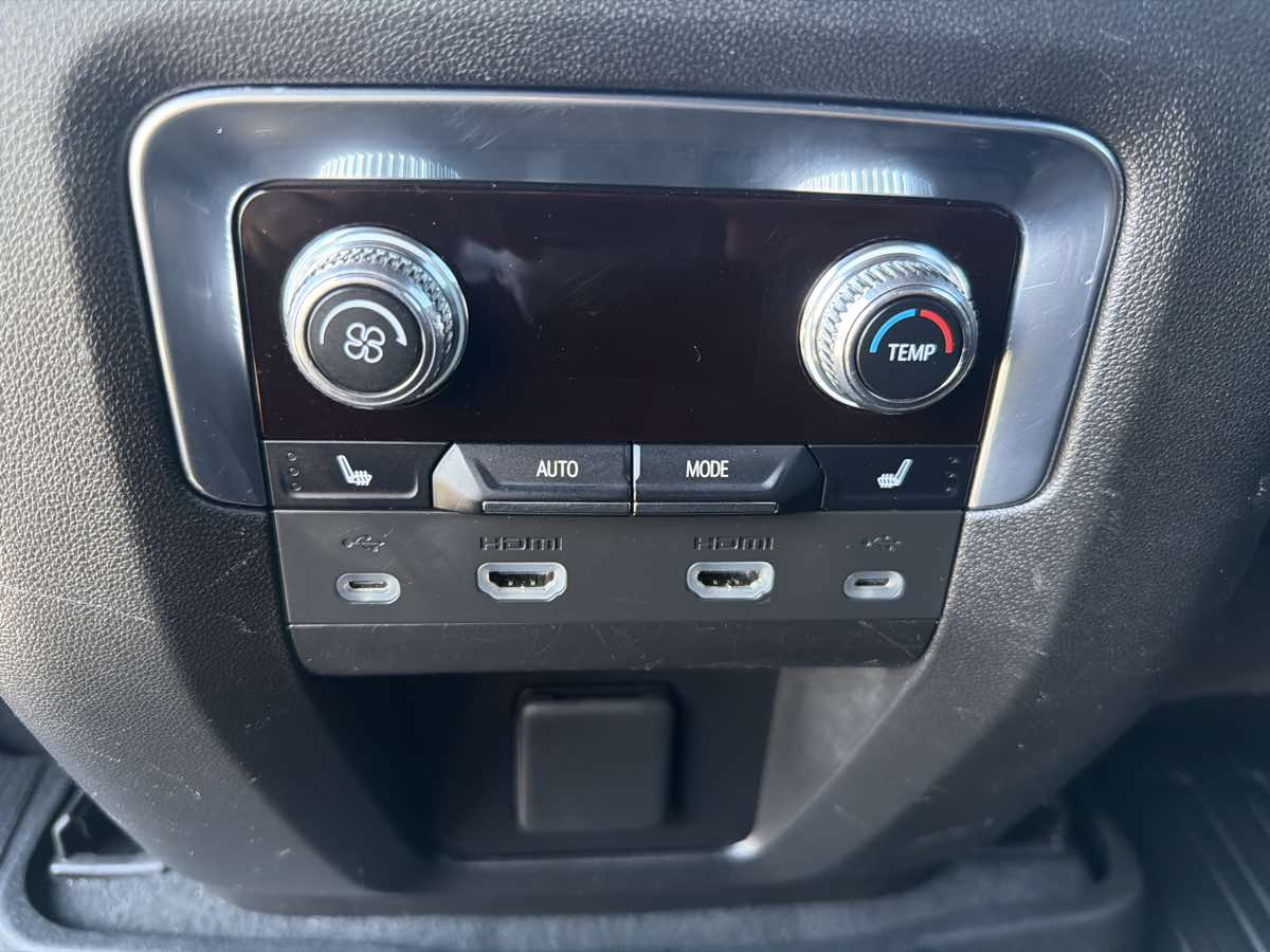 2021 GMC Yukon XL Denali - Photo 19