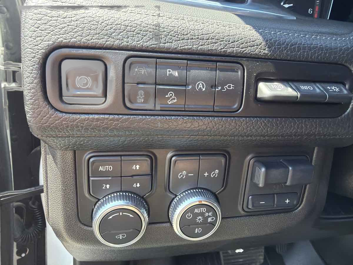 2021 GMC Yukon XL Denali - Photo 25