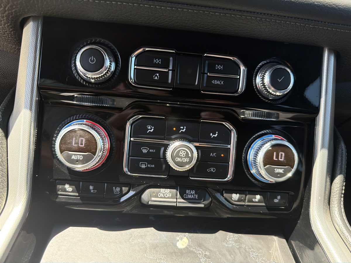 2021 GMC Yukon XL Denali - Photo 28