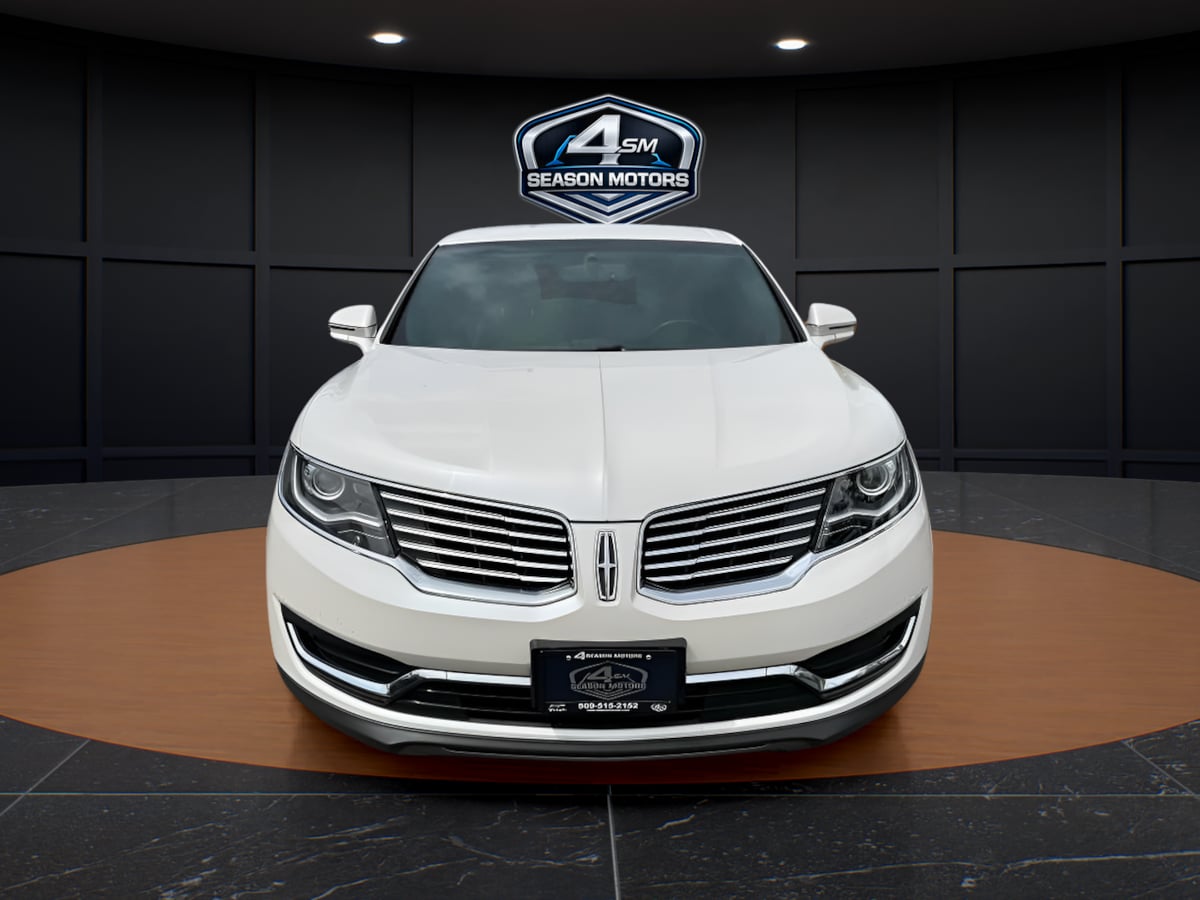 Photo 2 of this Lincoln MKX