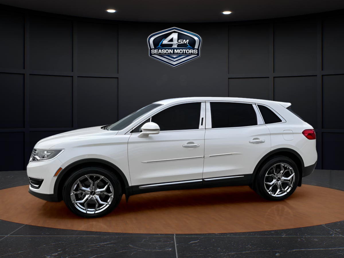 Photo 5 of this Lincoln MKX
