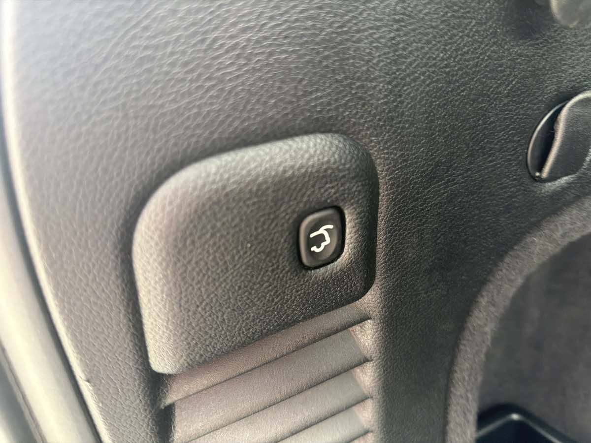 Photo 12 of this Jeep Grand Cherokee