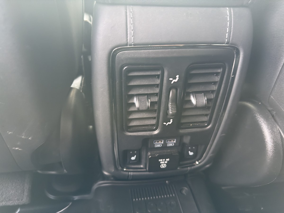 Photo 14 of this Jeep Grand Cherokee