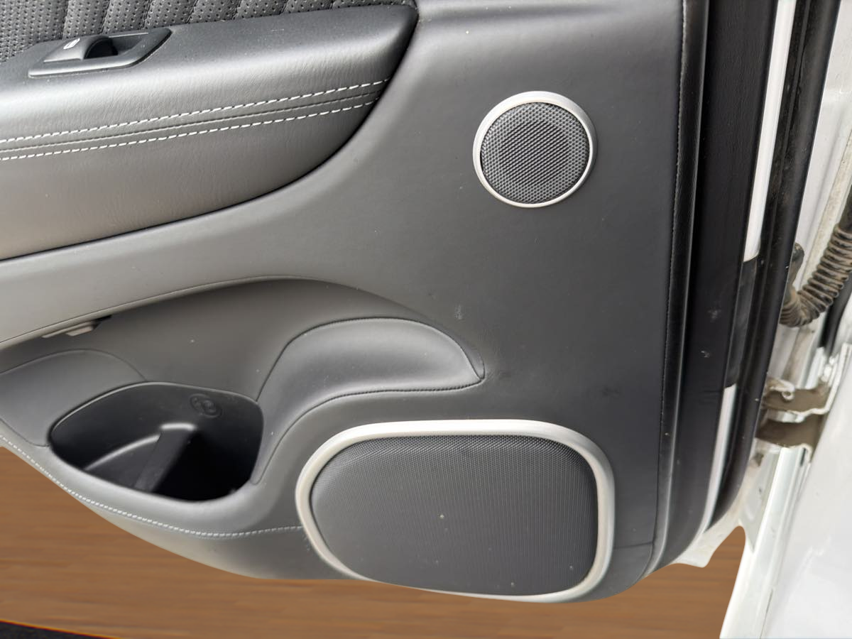 Photo 17 of this Jeep Grand Cherokee