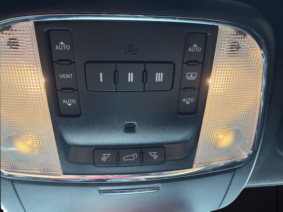 Photo 25 of this Jeep Grand Cherokee