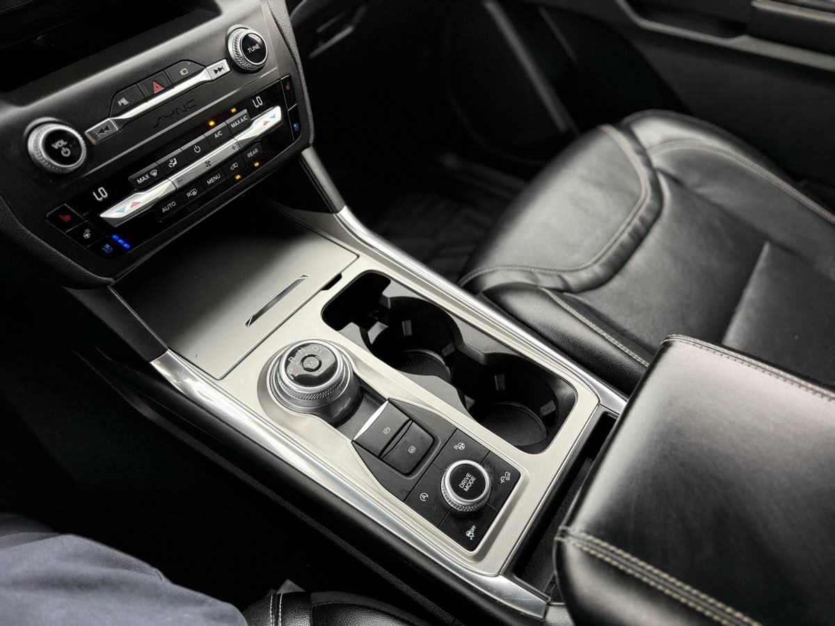 Photo 27 of this Ford Explorer