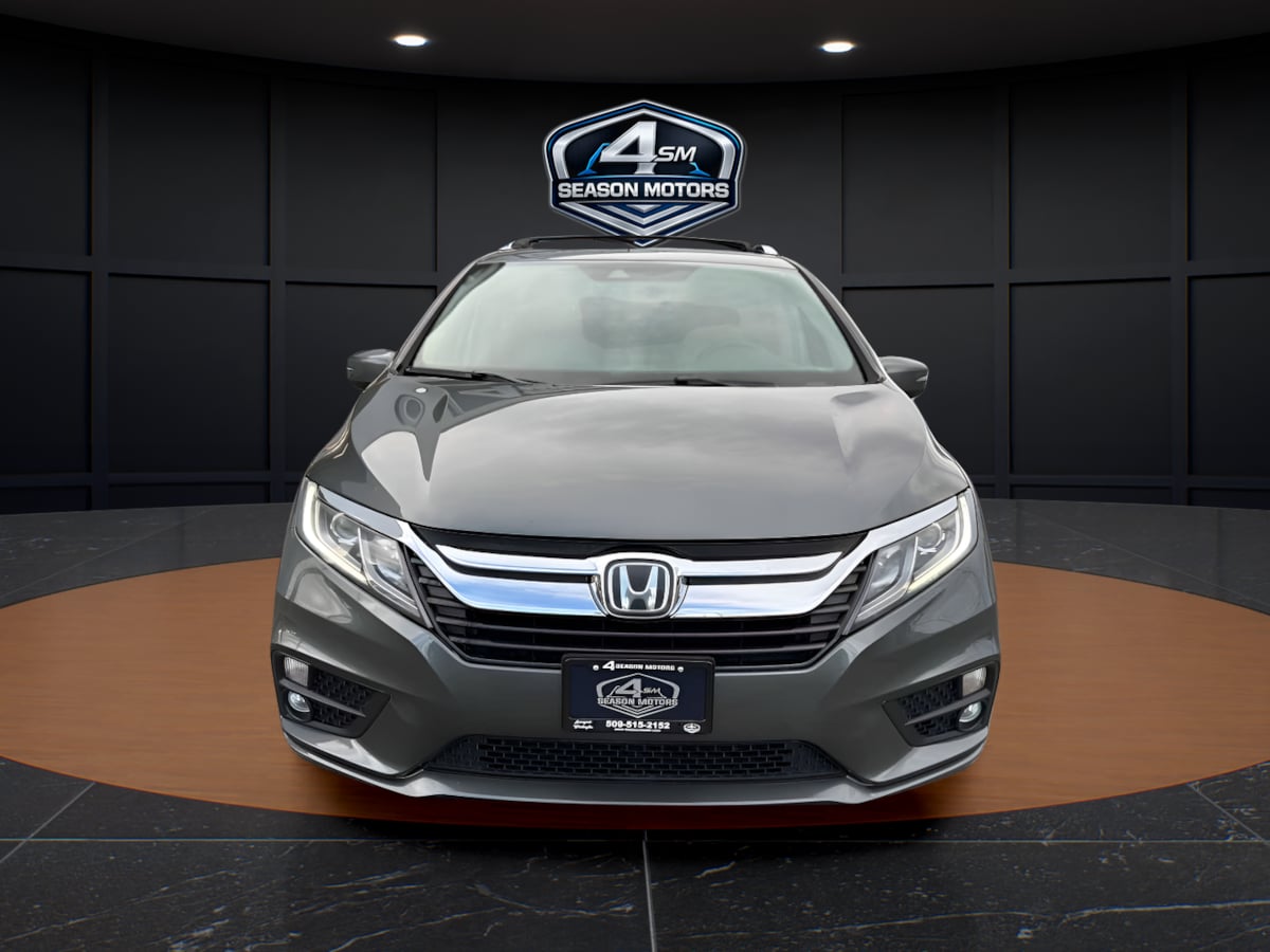 Photo 2 of this Honda Odyssey
