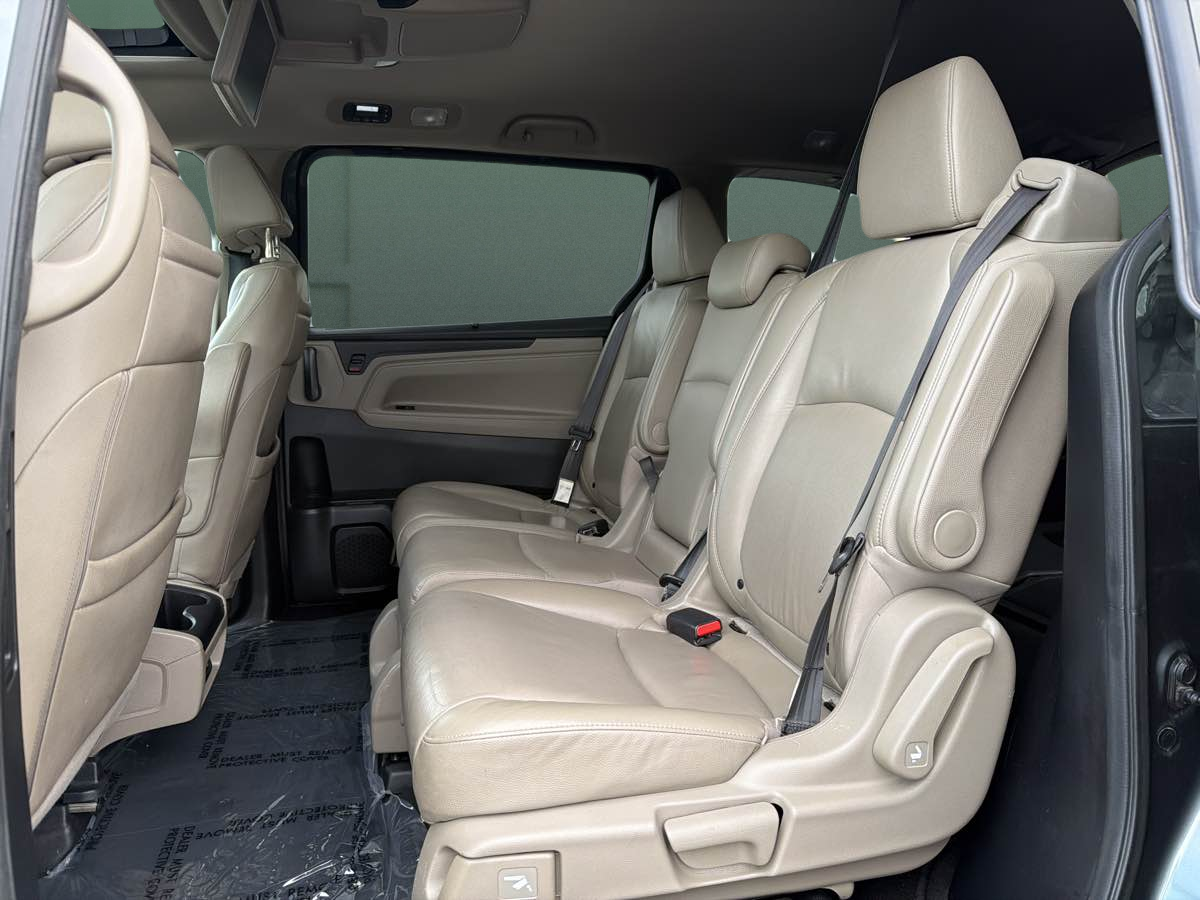 Photo 9 of this Honda Odyssey